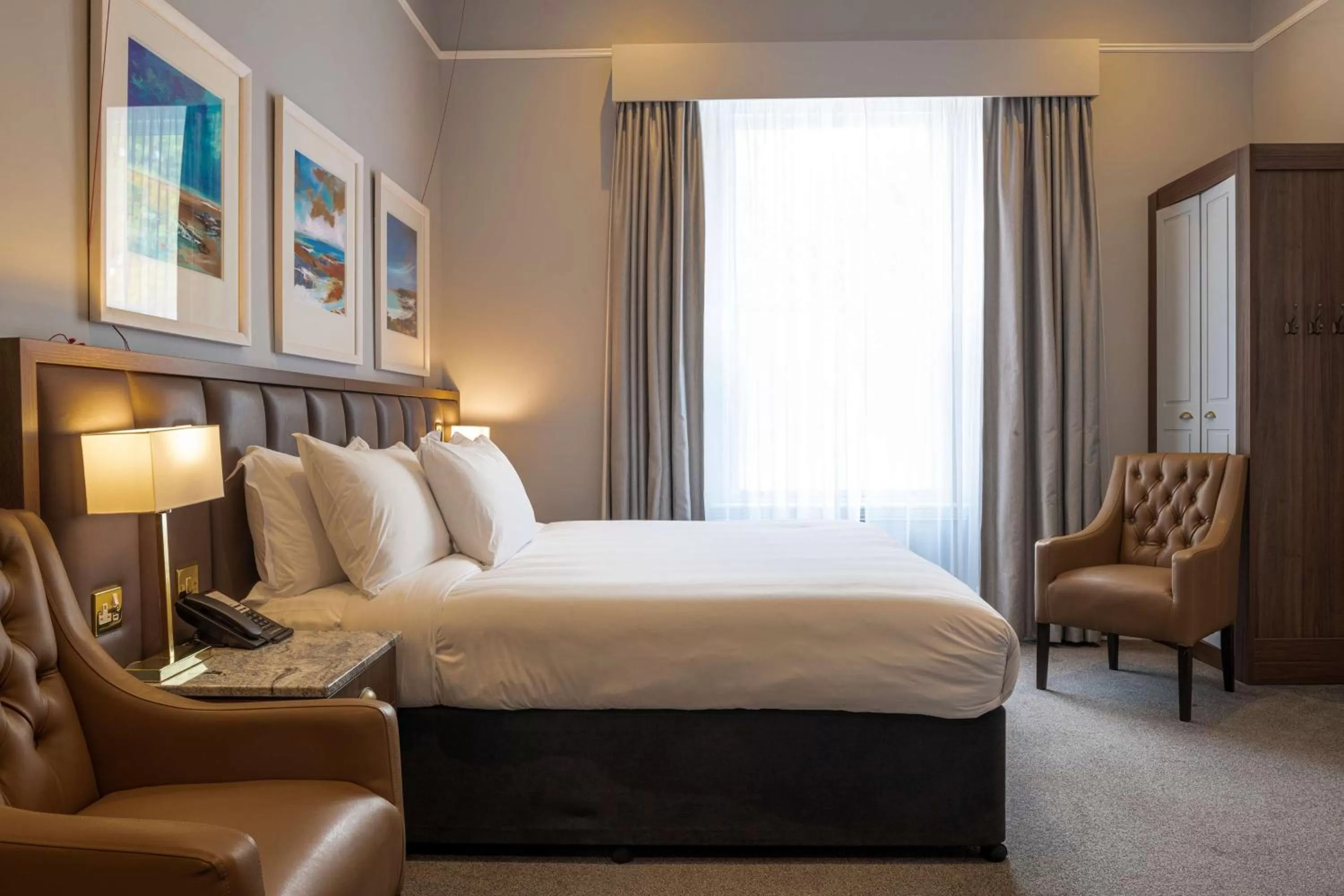 Classic King Room - Converts to Twin Beds/Disability Access in Ness Walk