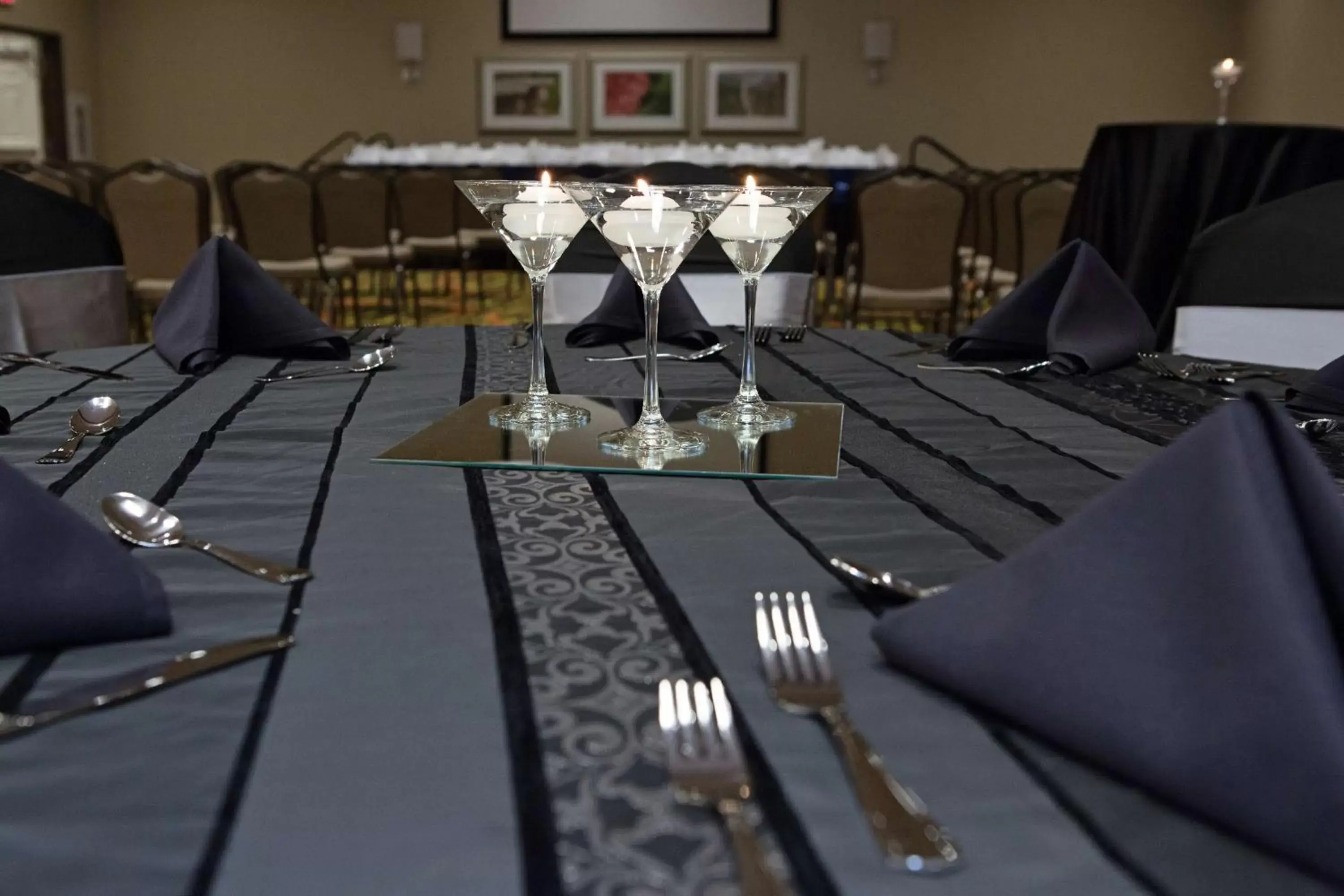 Meeting/conference room, Restaurant/Places to Eat in Hilton Garden Inn West Chester