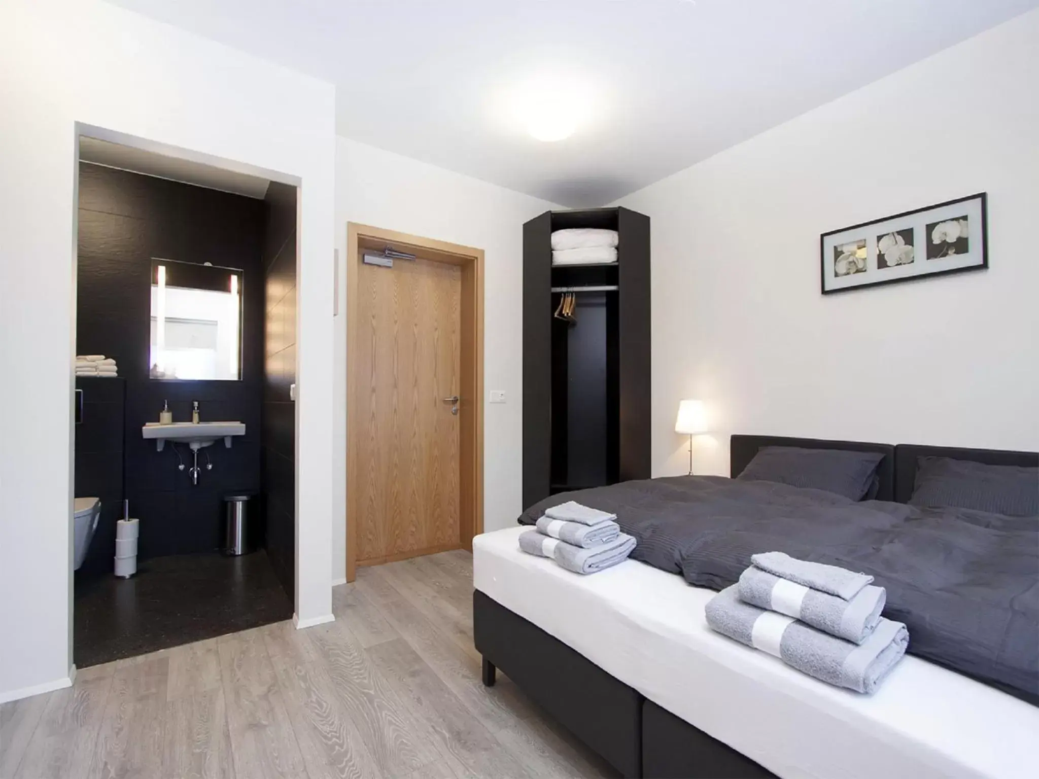 Toilet, Bed in KEF Guesthouse by Keflavík airport Toilet, Bed in KEF Guesthouse by Keflavík airport