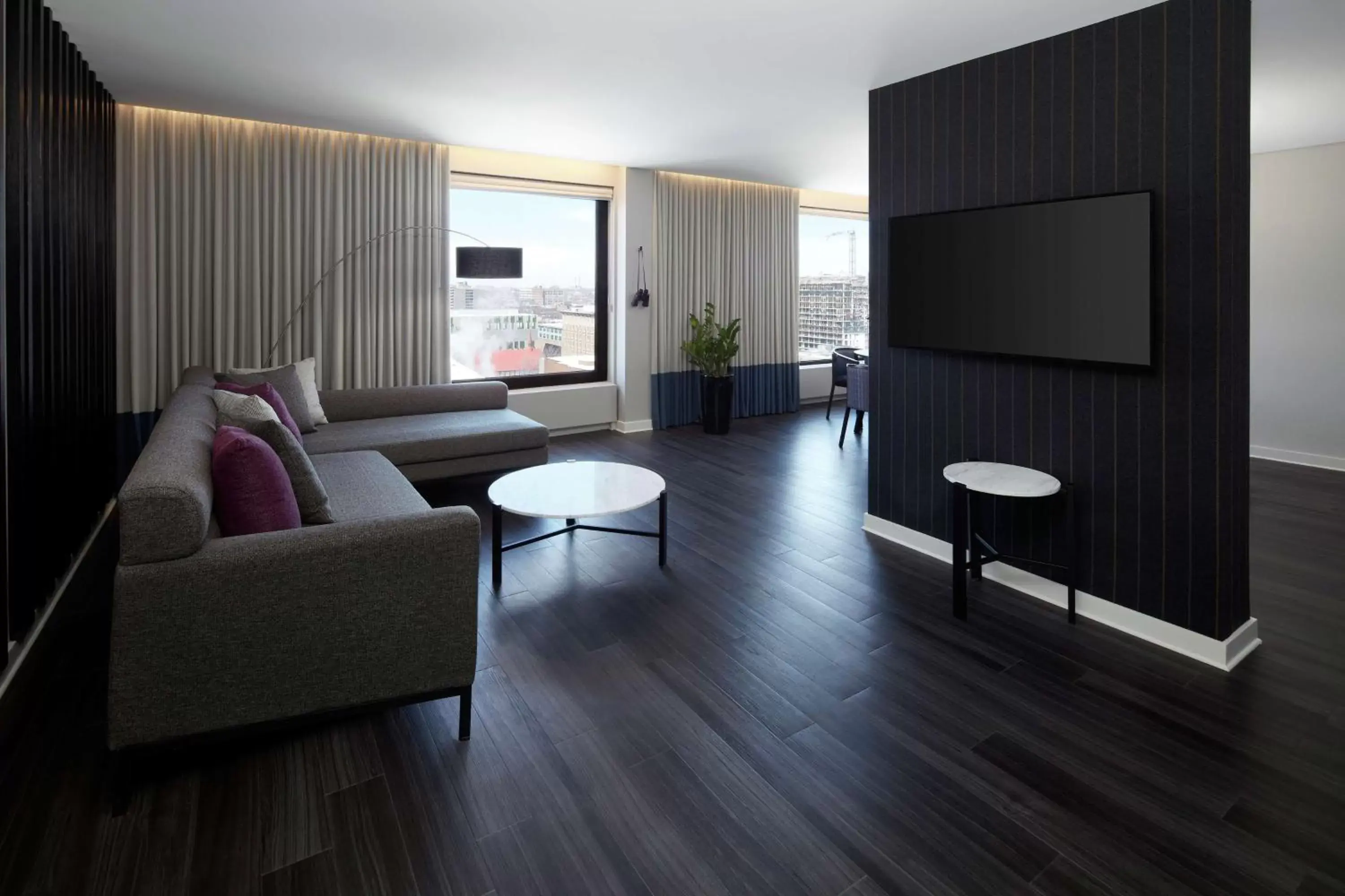 Bedroom, Seating Area in DoubleTree By Hilton Montreal