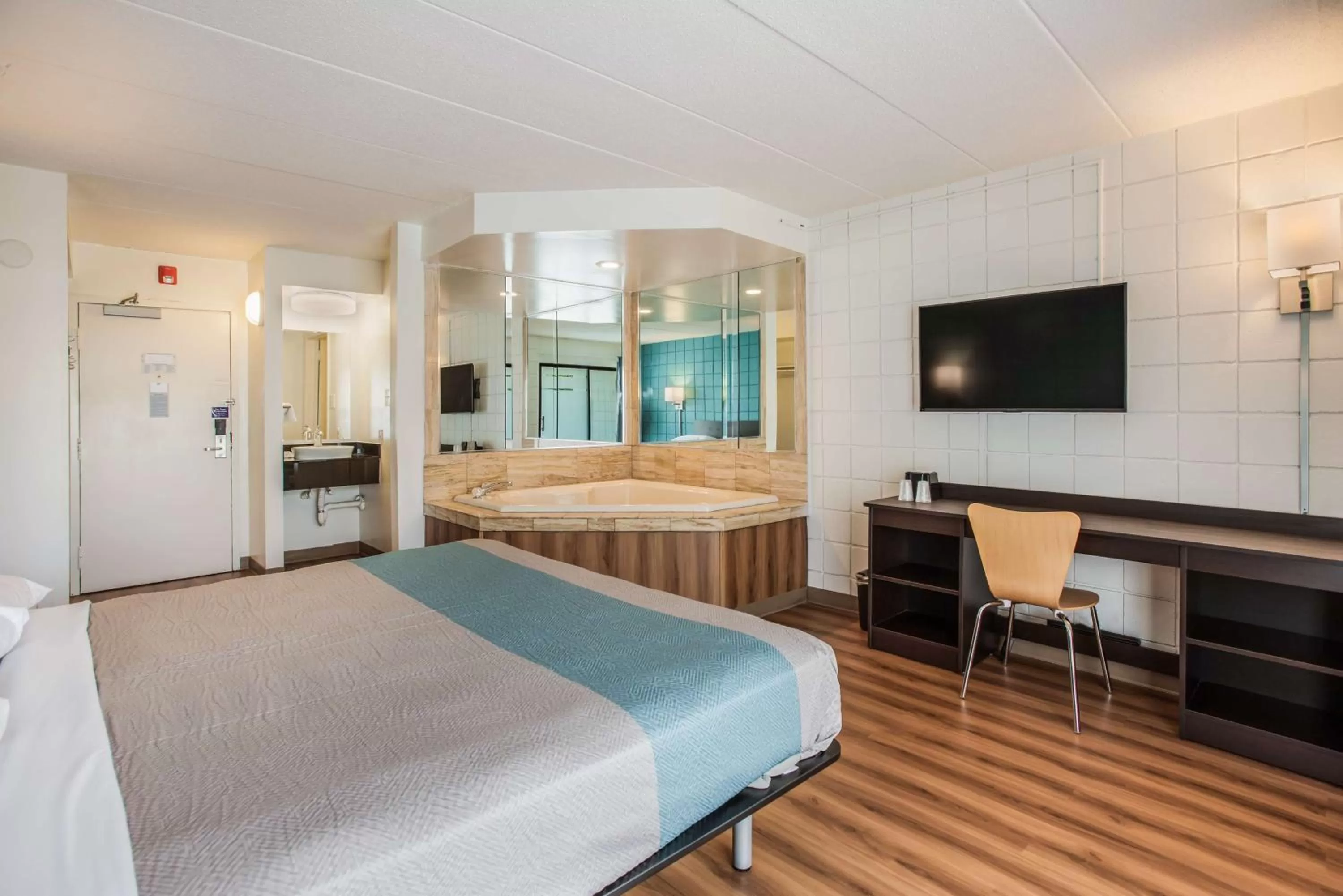 Photo of the whole room, Bed in Motel 6-Somers Point, NJ - Ocean City - Wild Wood Beach