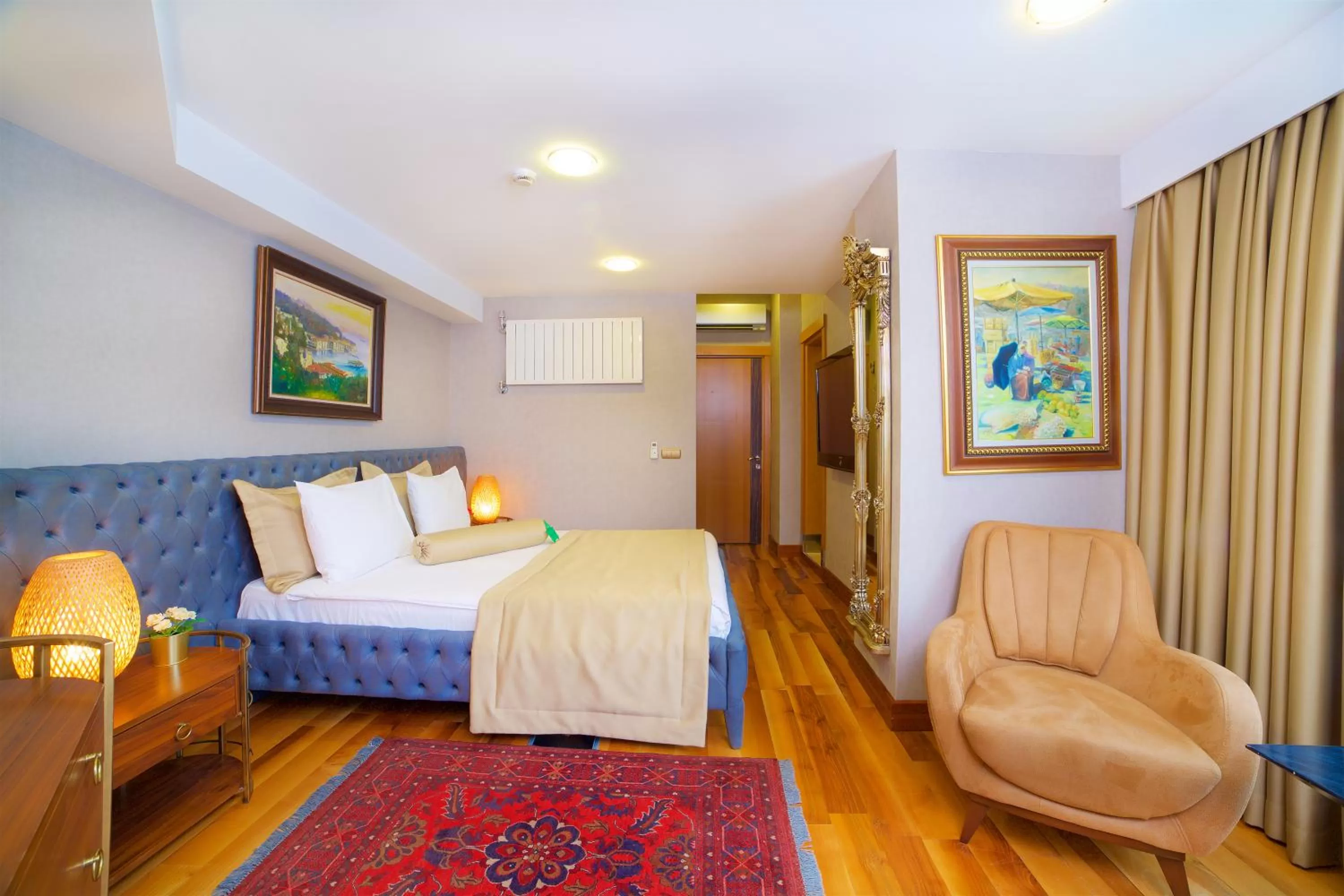 Photo of the whole room, Bed in Zagreb Hotel