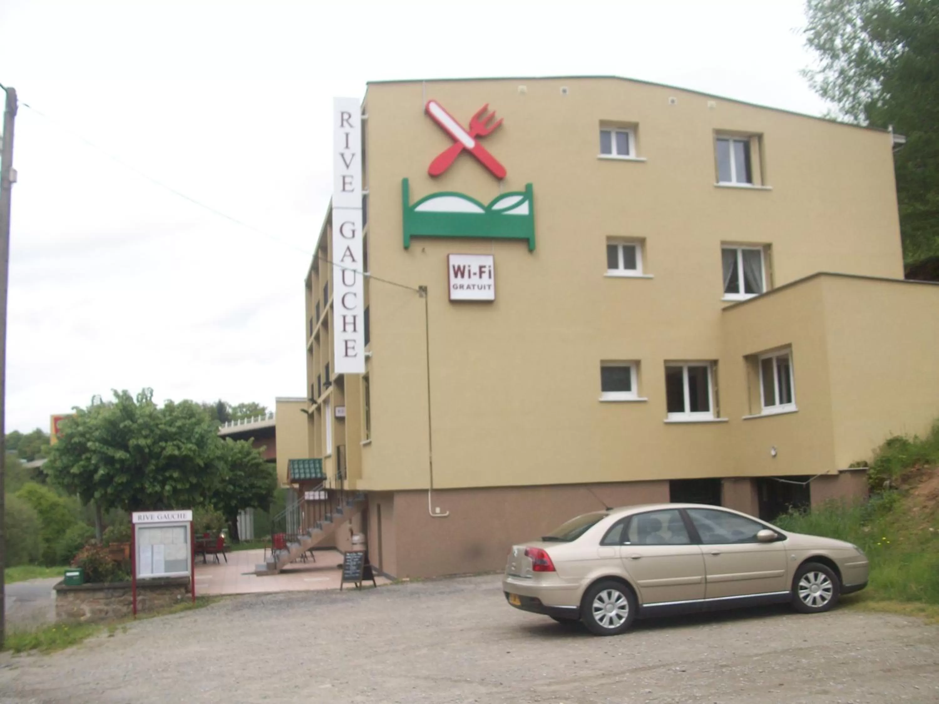Facade/entrance in Hotel Restaurant Rive Gauche