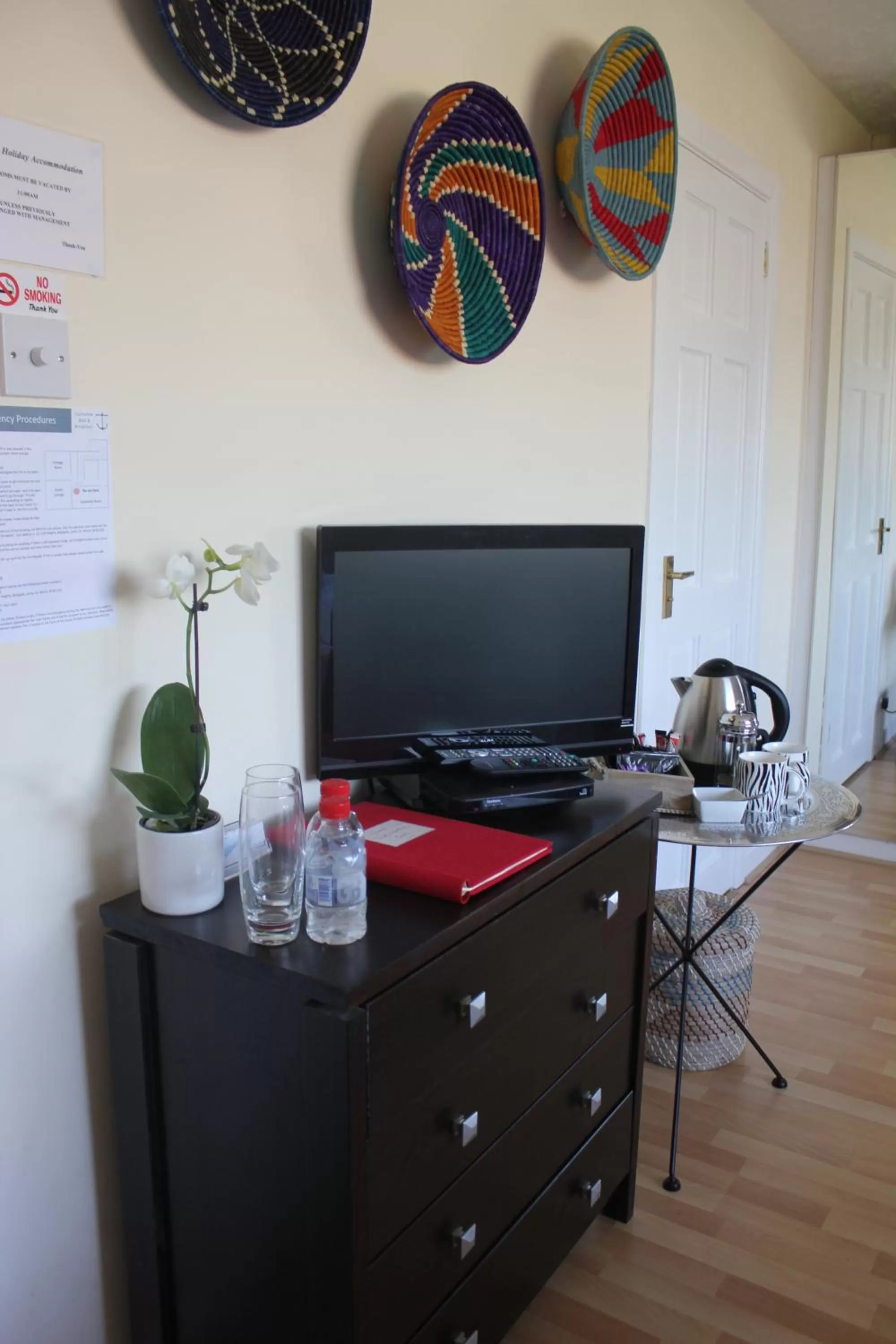 TV/Entertainment Center in Cairnview Bed and Breakfast