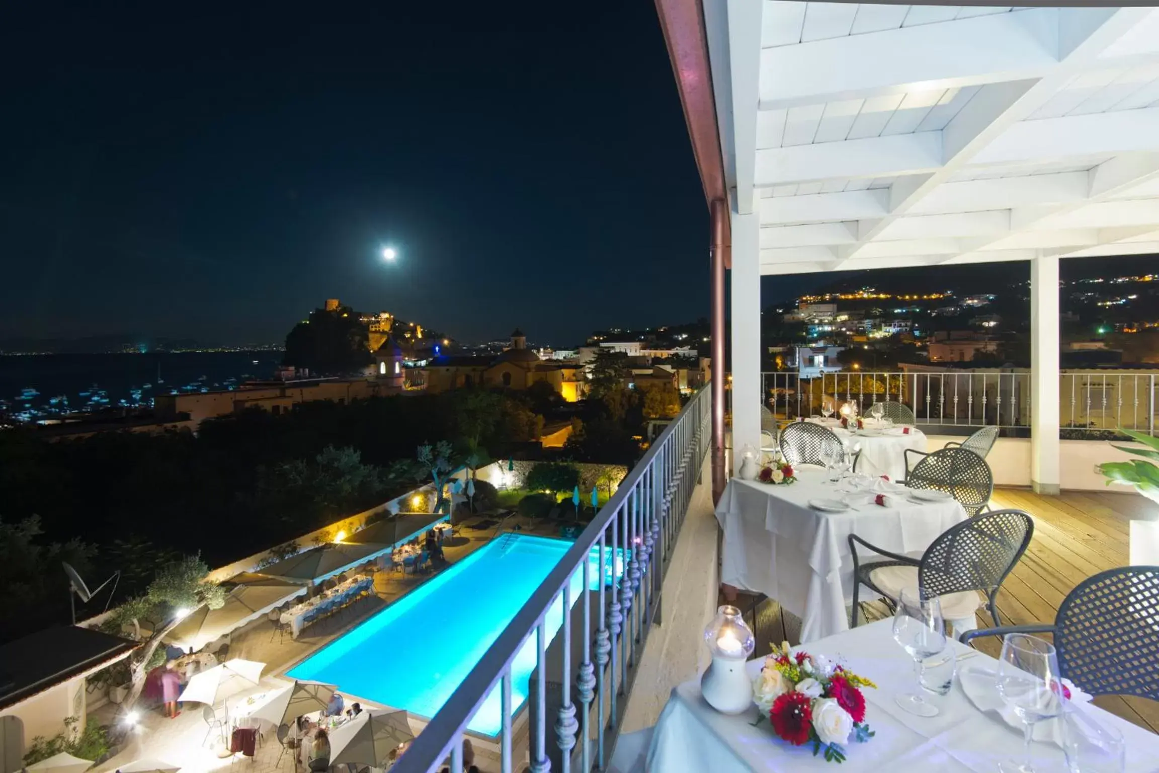 Restaurant/places to eat, Pool View in Hotel Villa Durrueli Resort & Spa