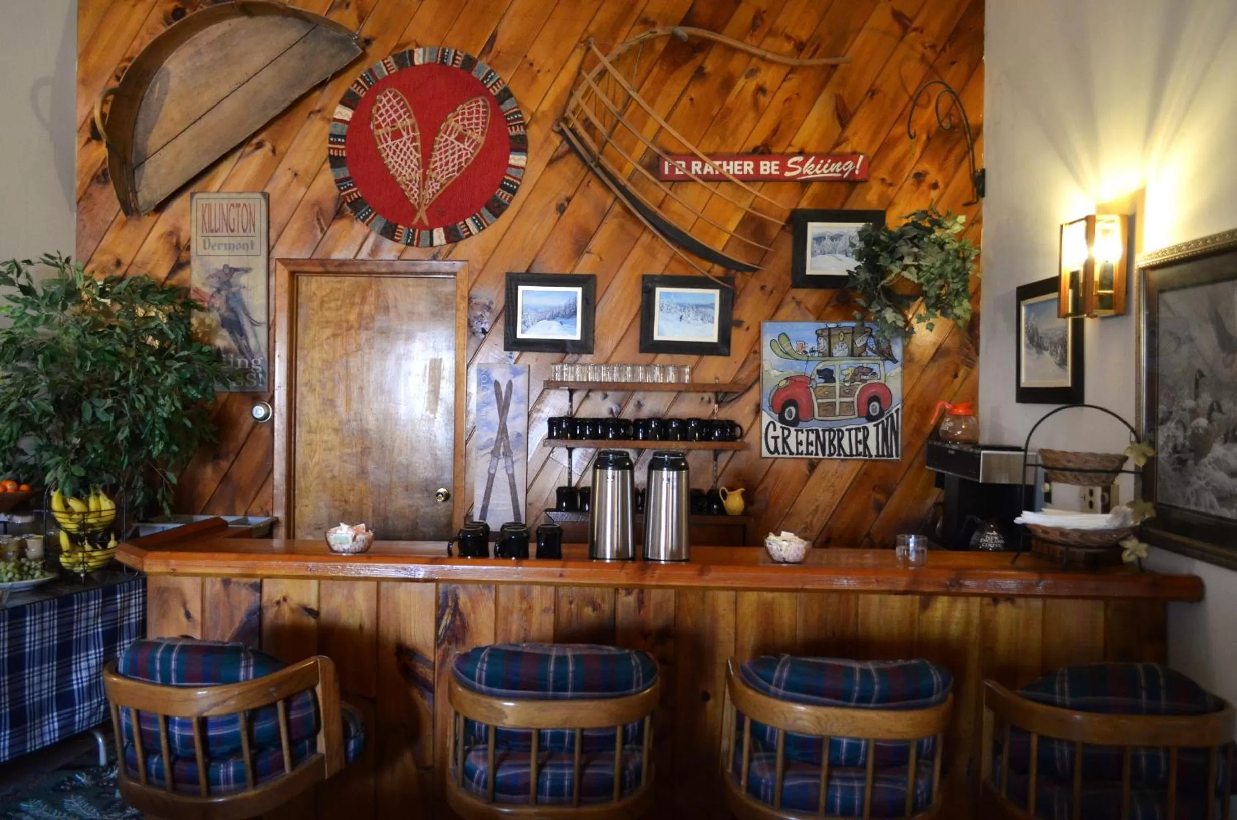 Lounge or bar in Greenbrier Inn Killington