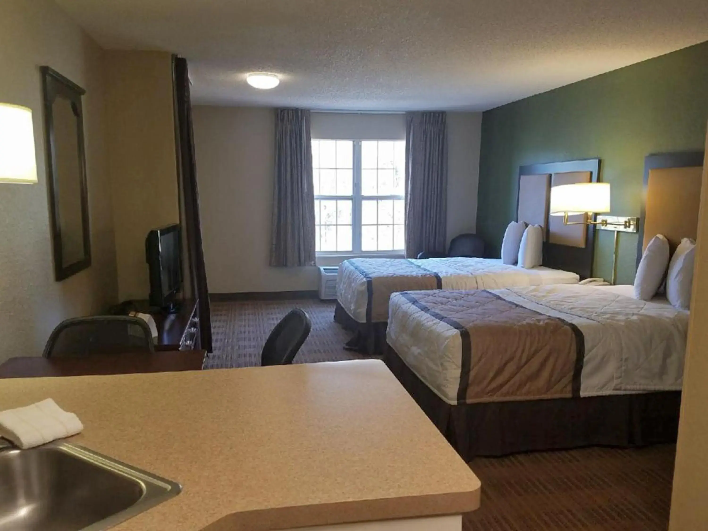 Bed in Extended Stay America Select Suites - Roanoke - Airport