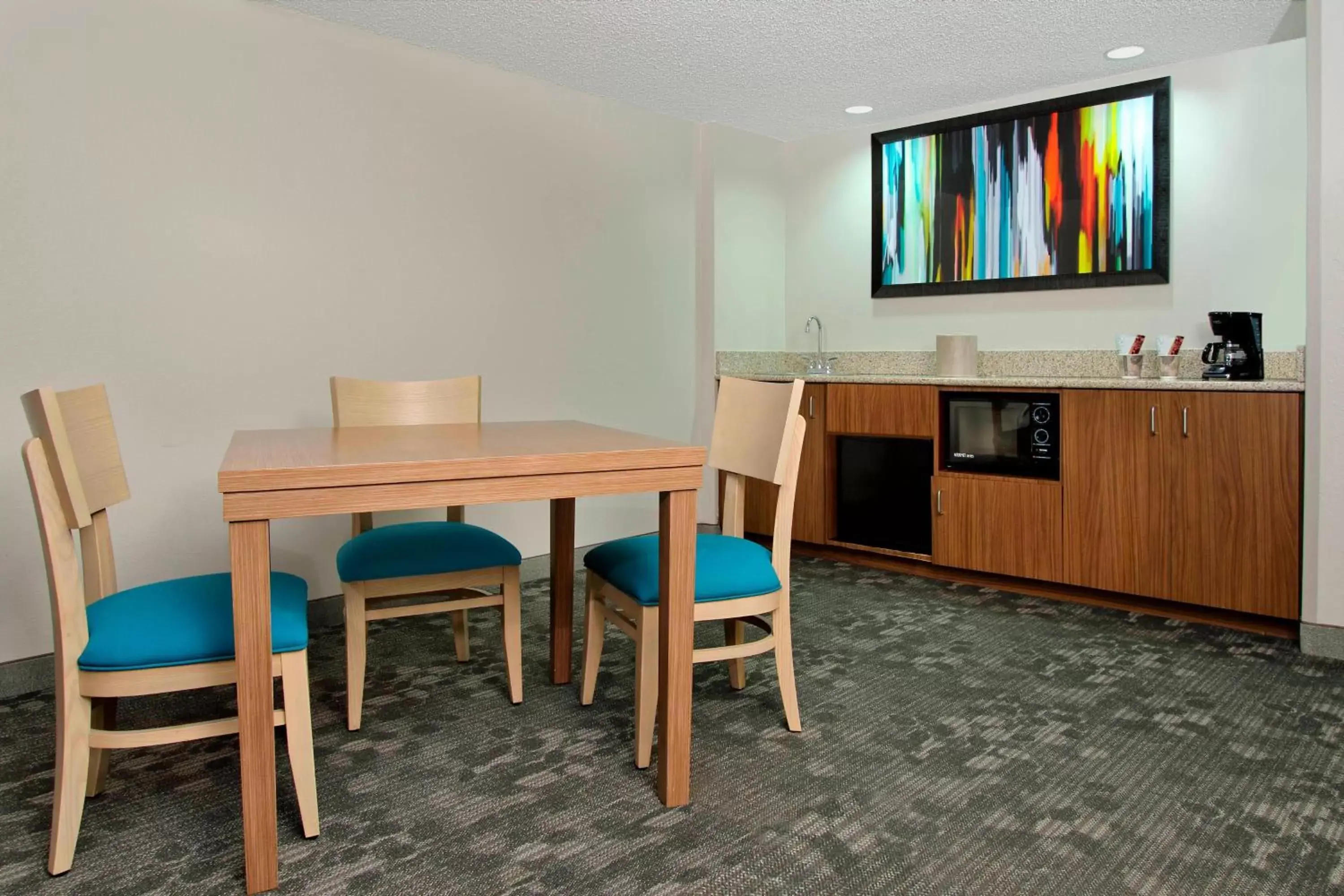 Photo of the whole room, Dining Area in Courtyard by Marriott Cocoa Beach Cape Canaveral