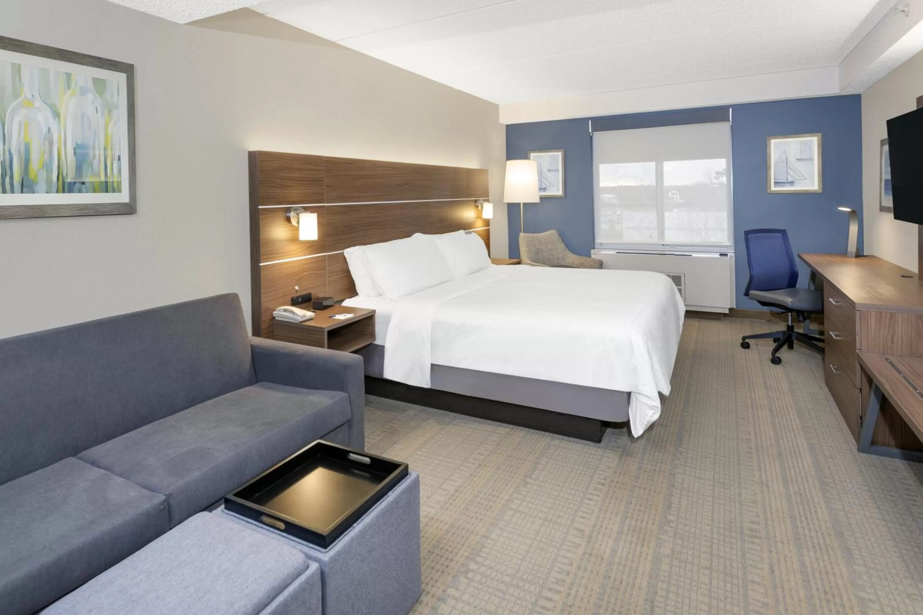 Photo of the whole room, Bed in Holiday Inn Express Hotel & Suites East End by IHG