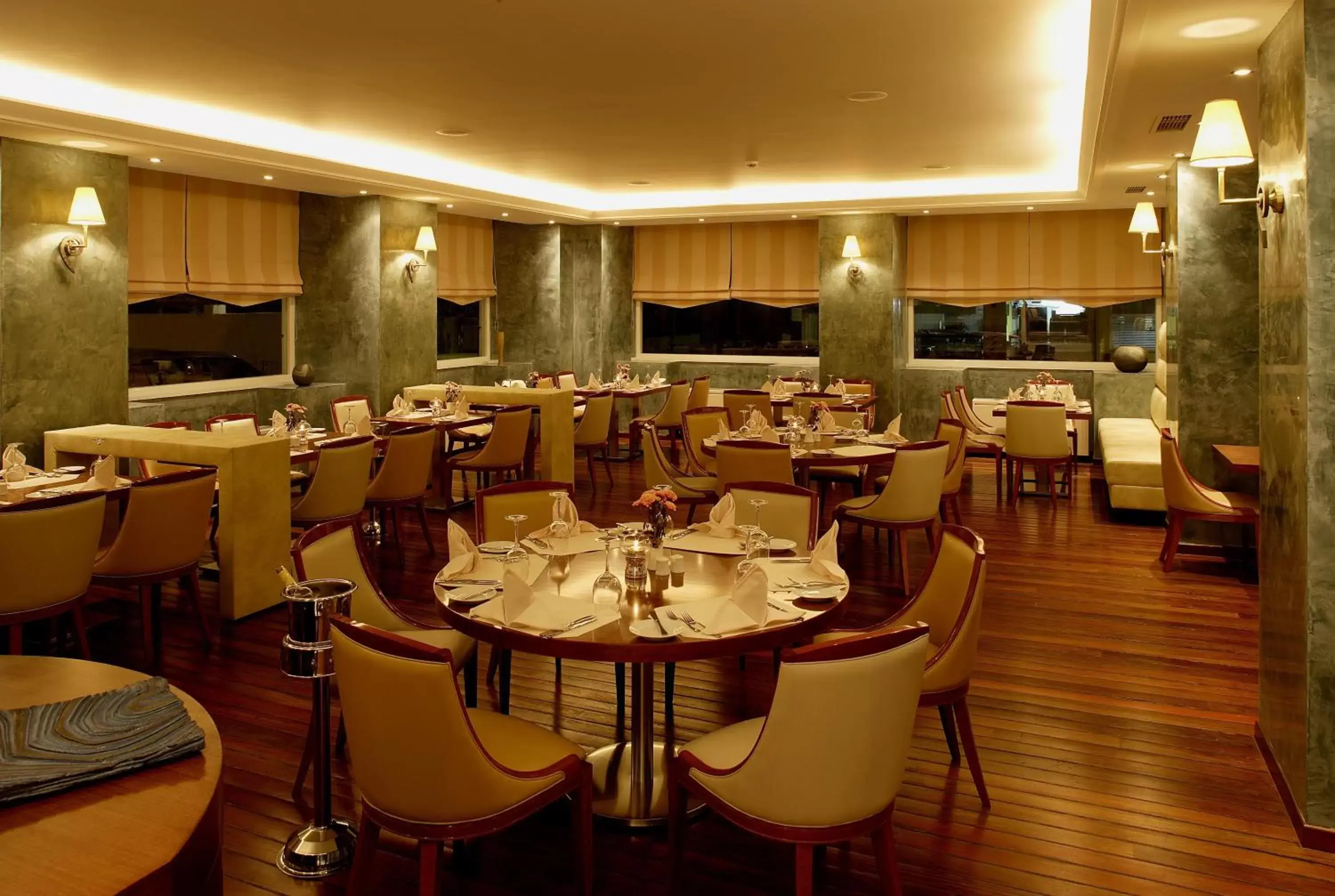 Restaurant/places to eat in Piraeus Theoxenia Hotel Restaurant/places to eat in Piraeus Theoxenia Hotel