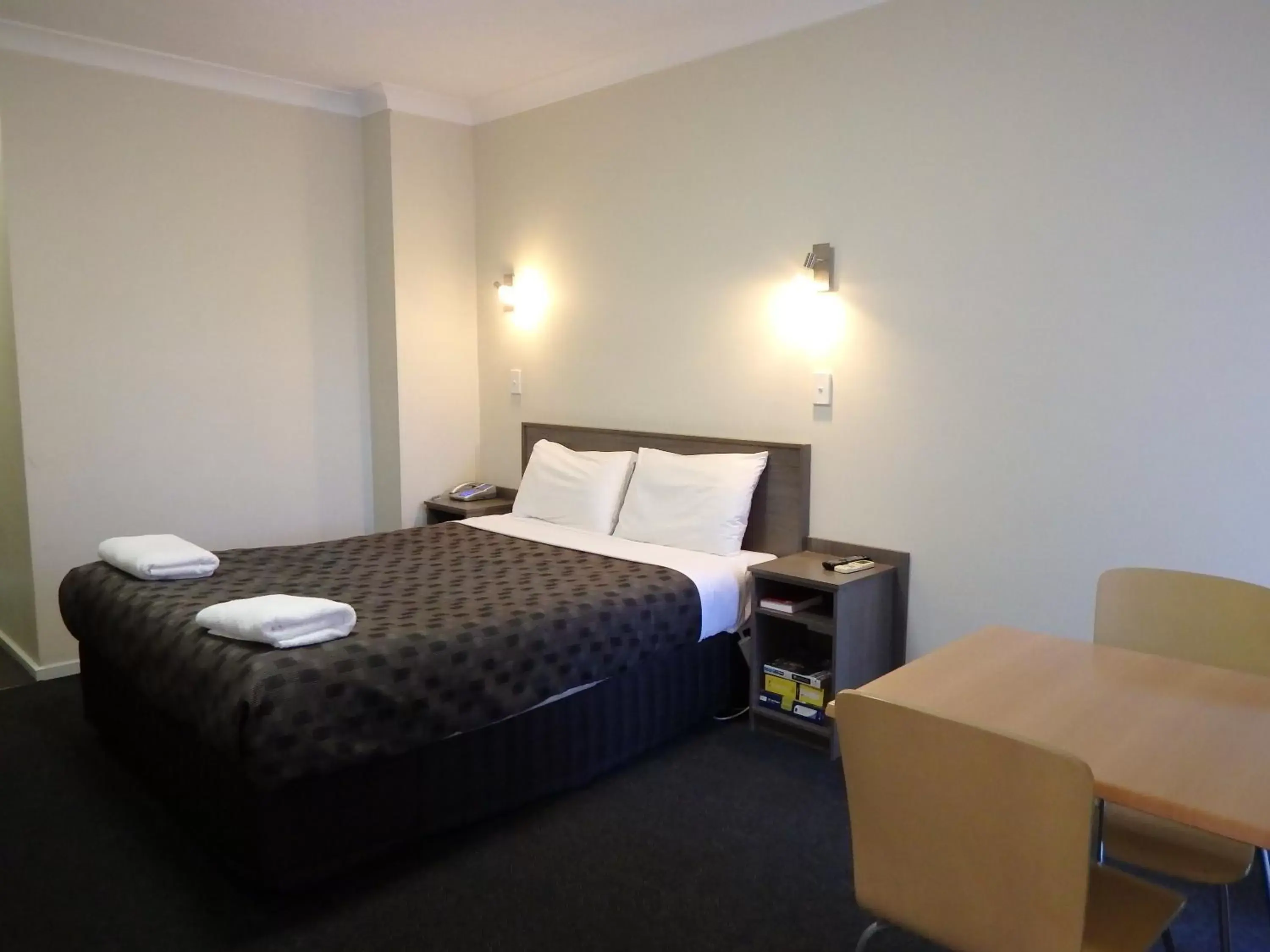 Photo of the whole room, Bed in Werribee Motel and Apartments