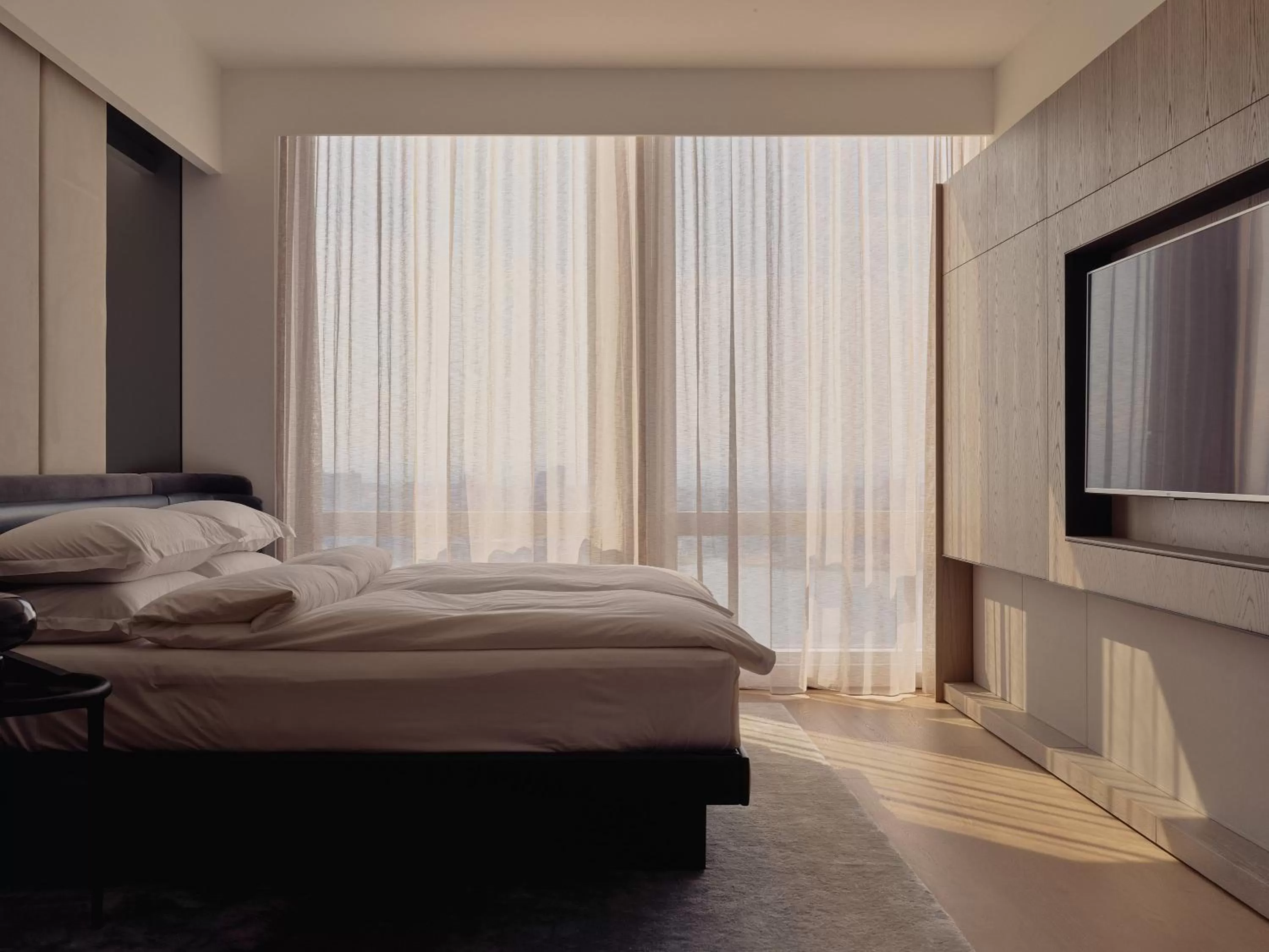 Photo of the whole room, Bed in Equinox Hotel New York