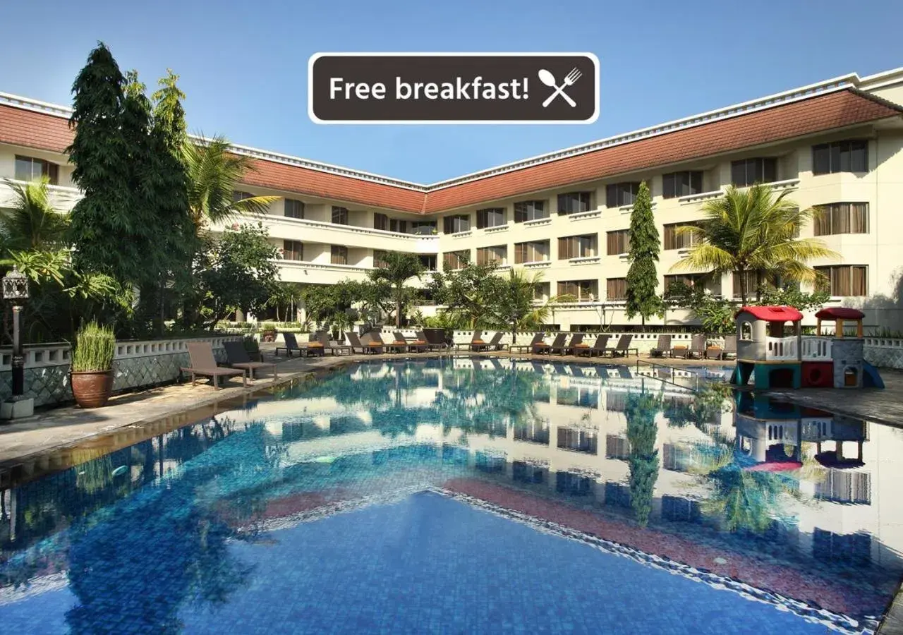 Facade/entrance, Swimming Pool in Hotel Santika Premiere Jogja