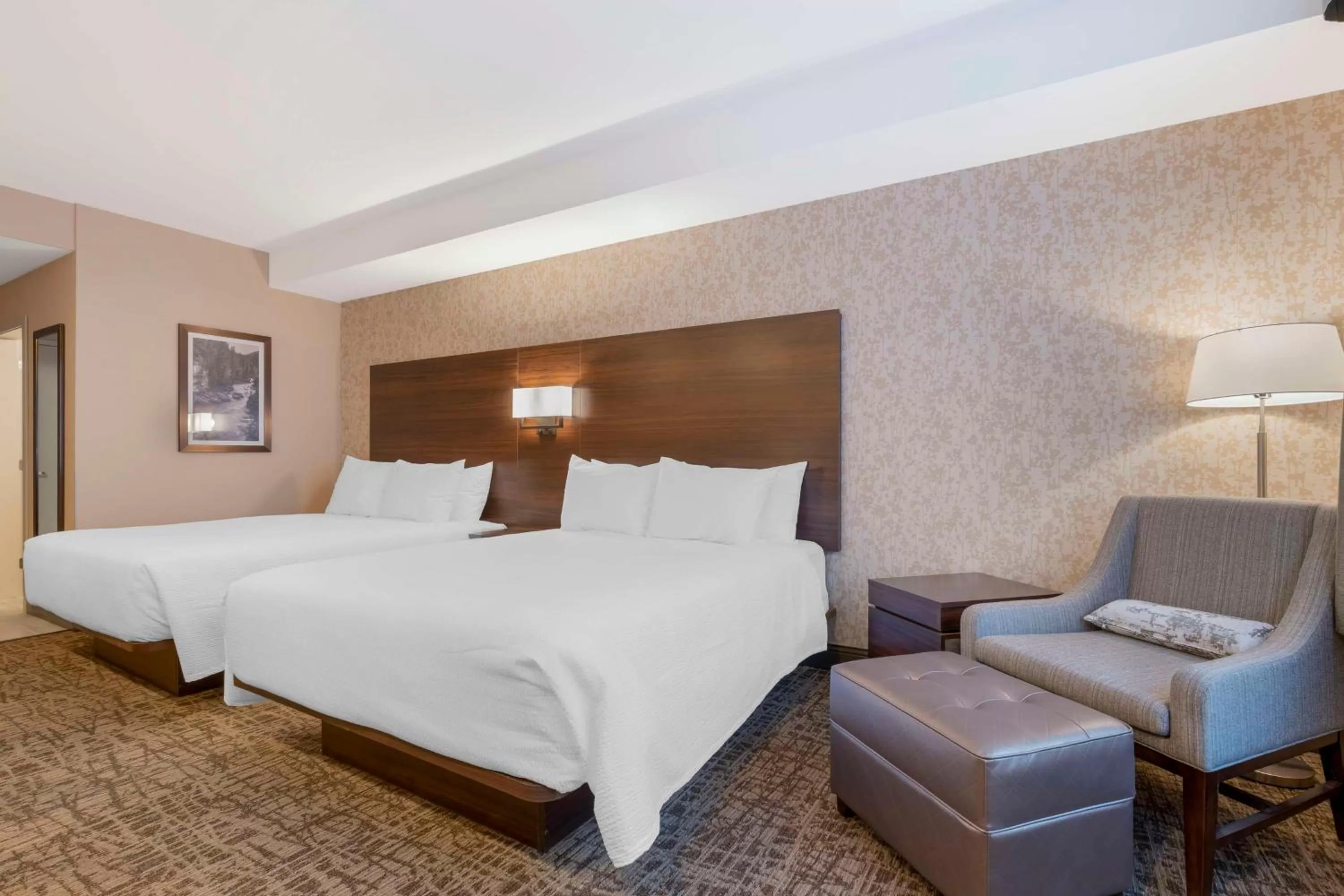 Bedroom, Bed in Best Western PLUS Mission City Lodge