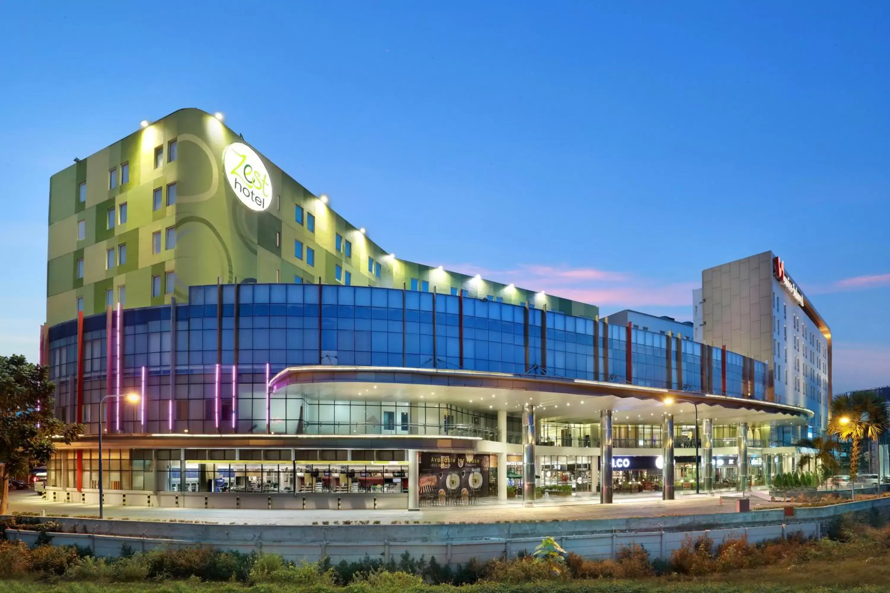 Property building in Zest Airport Jakarta by Swiss-Belhotel International Property building in Zest Airport Jakarta by Swiss-Belhotel International