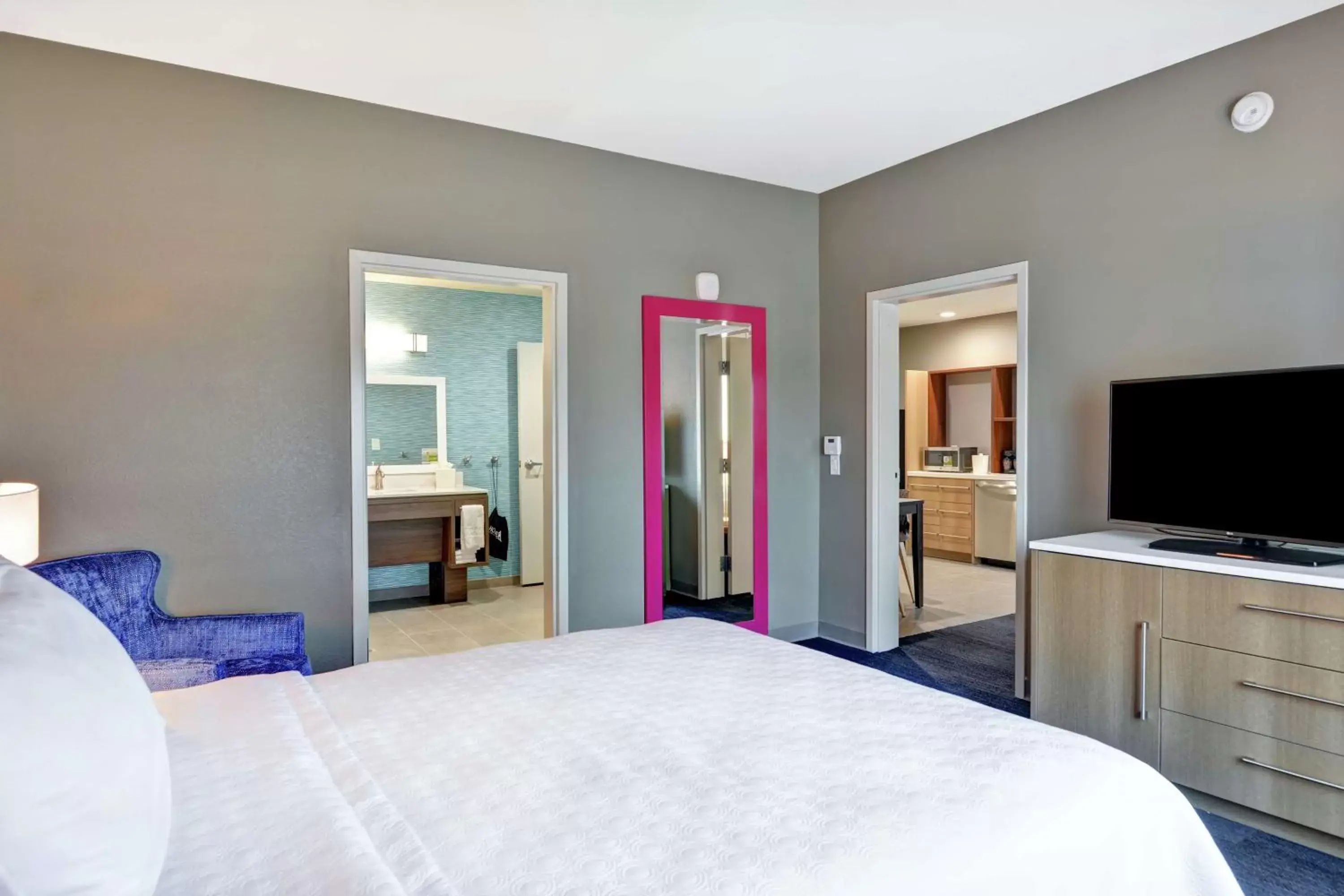 Bedroom, Bed in Home2 Suites By Hilton McKinney