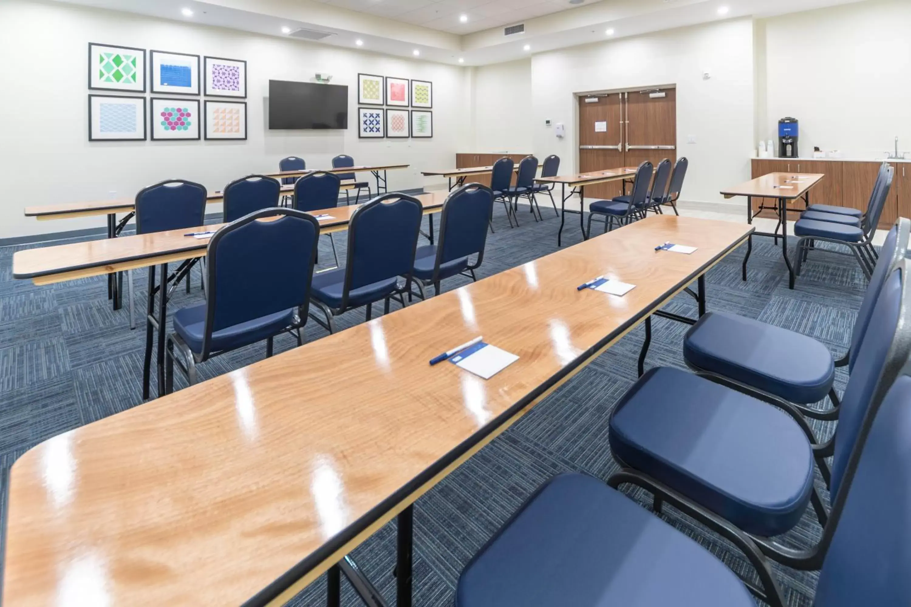 Business facilities in Holiday Inn Express & Suites - Fort Myers Airport, an IHG Hotel