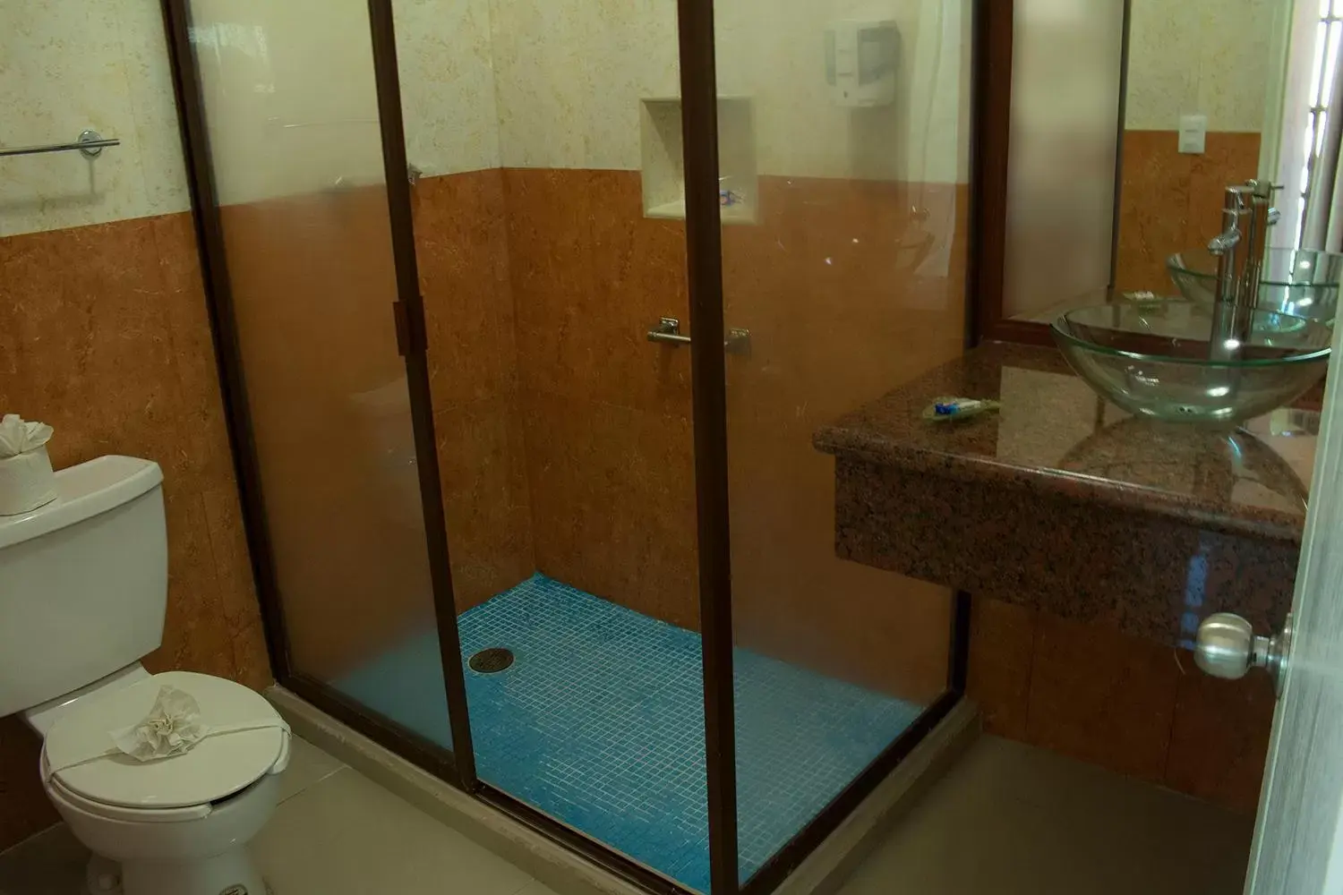 Bathroom in Hotel Isleño