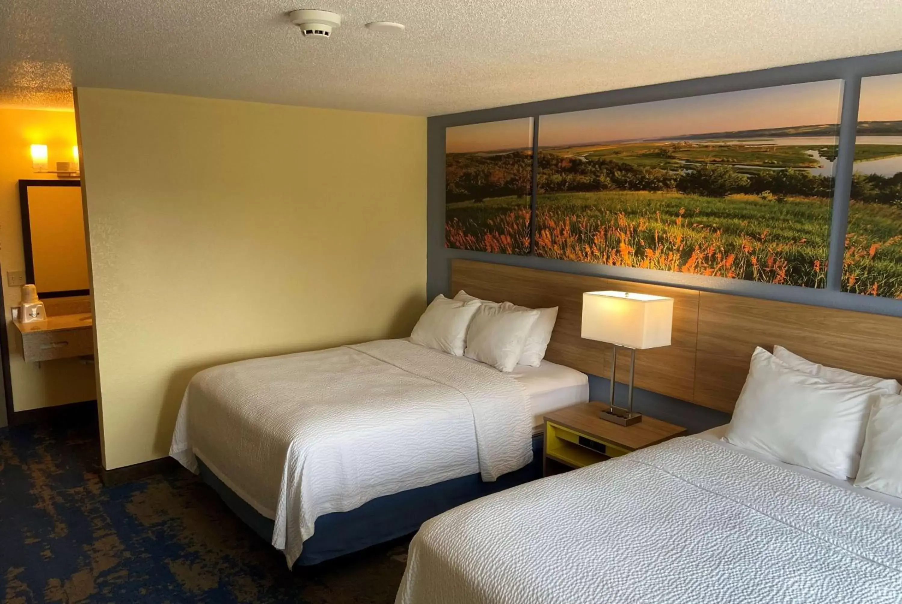 Photo of the whole room, Bed in Days Inn by Wyndham Newton