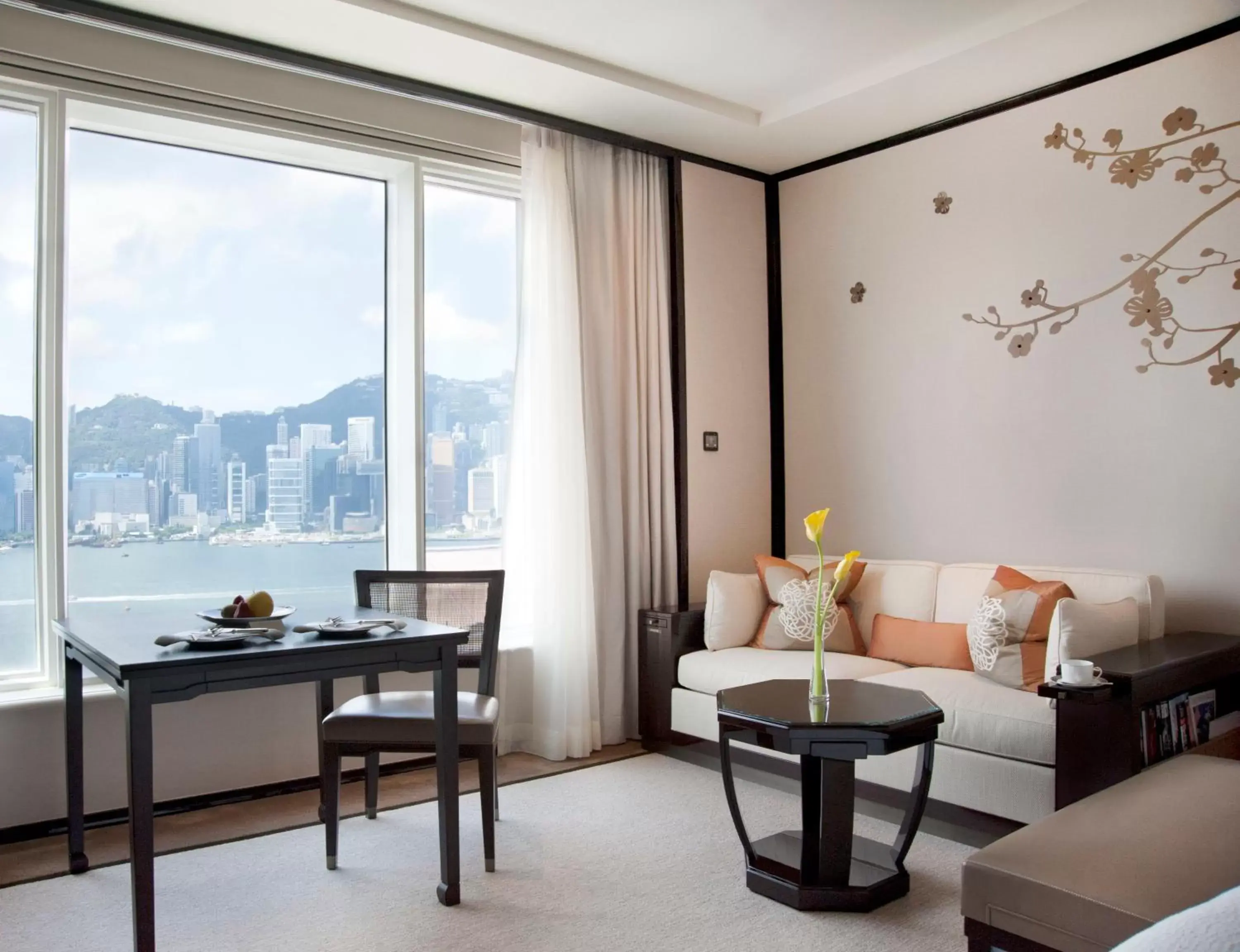 View (from property/room), Seating Area in The Peninsula Hong Kong