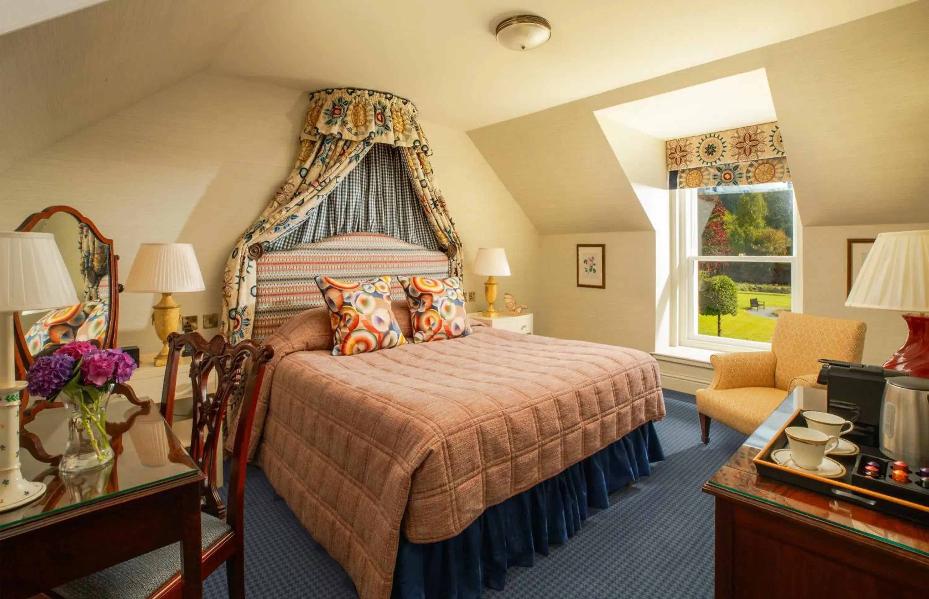 Bedroom, Bed in Inverlochy Castle Hotel