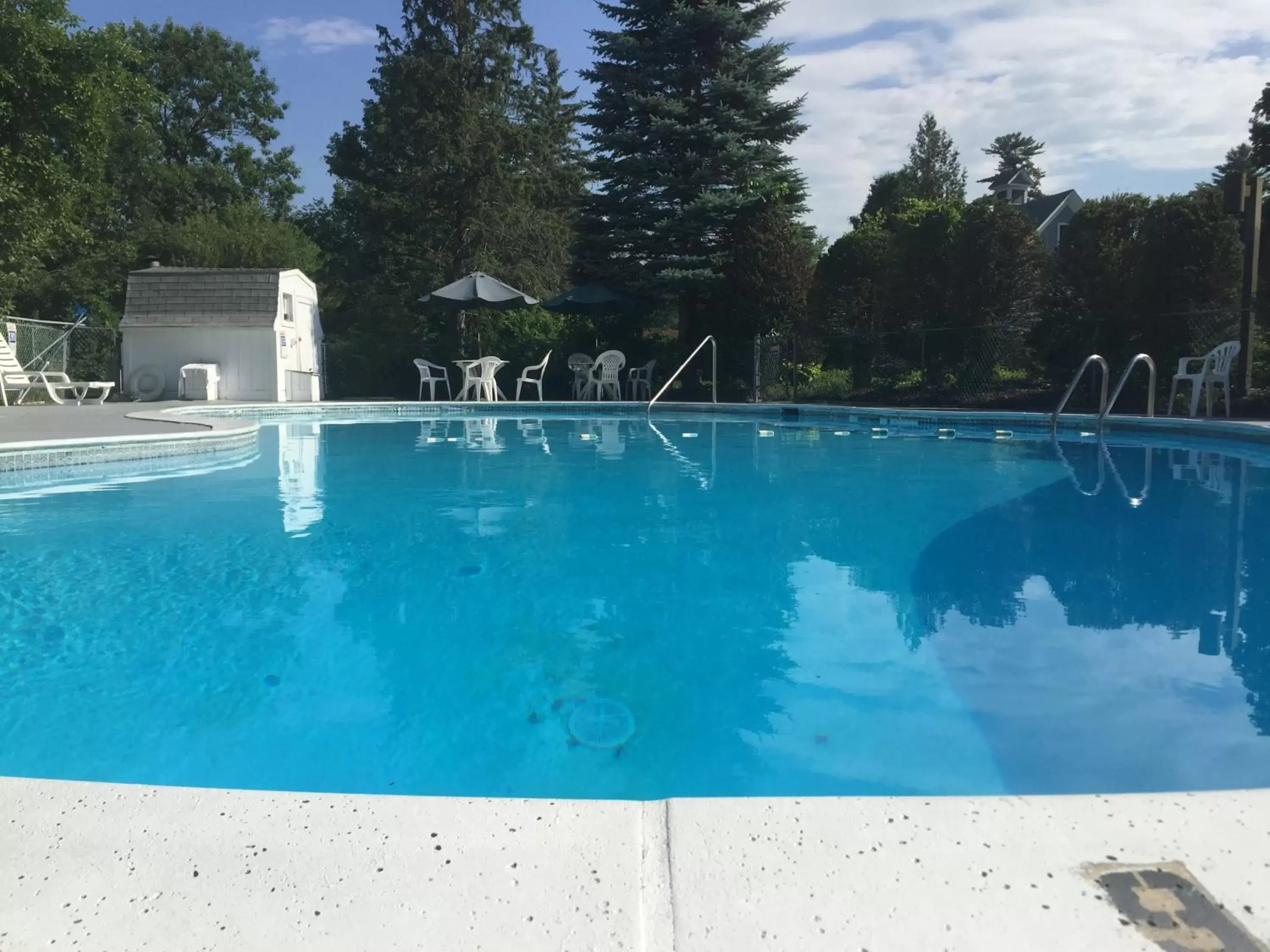 Day, Swimming Pool in Briarcliff Motel