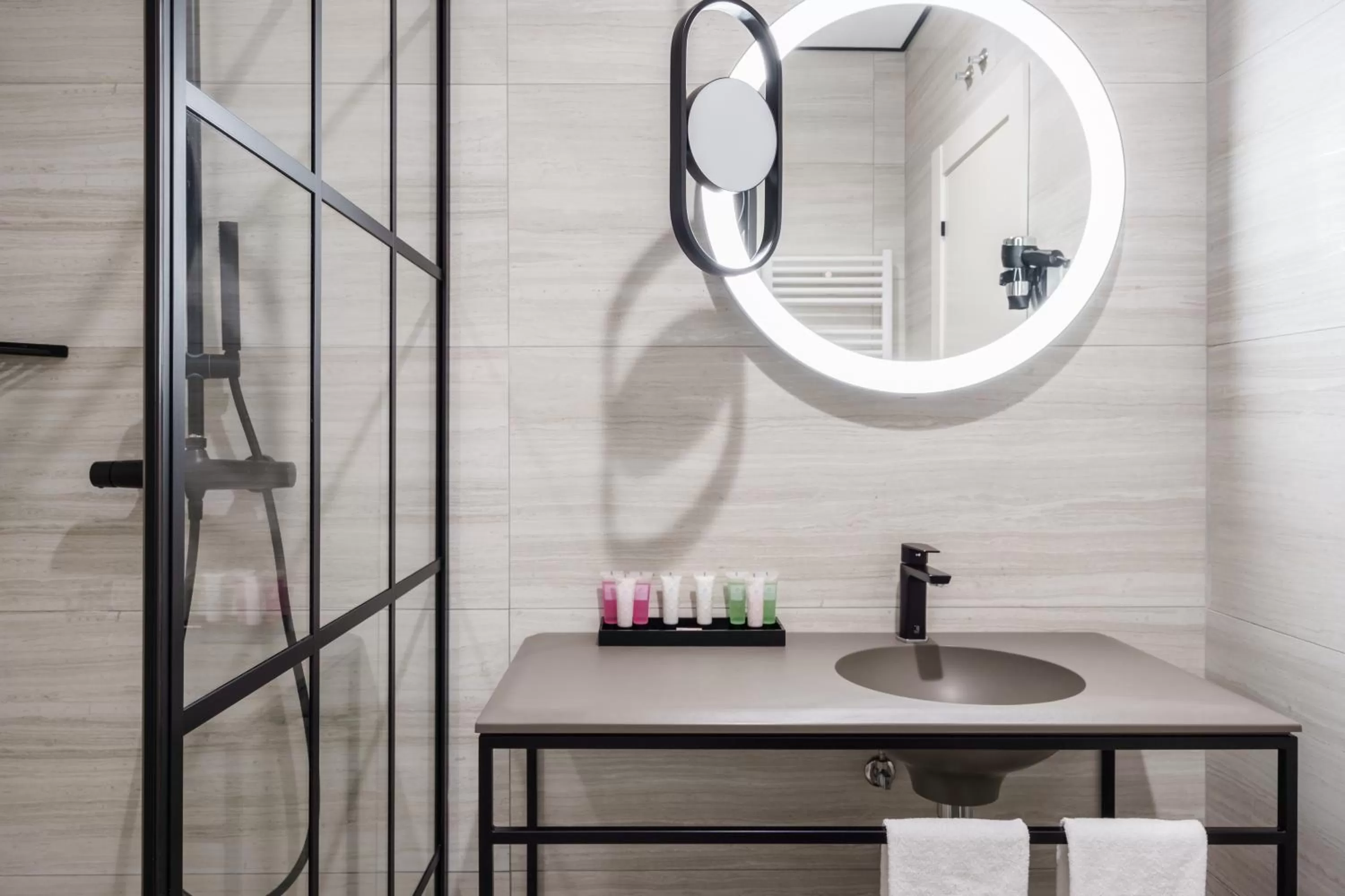 Bathroom in Smartrental Collection Gran Vía Centric