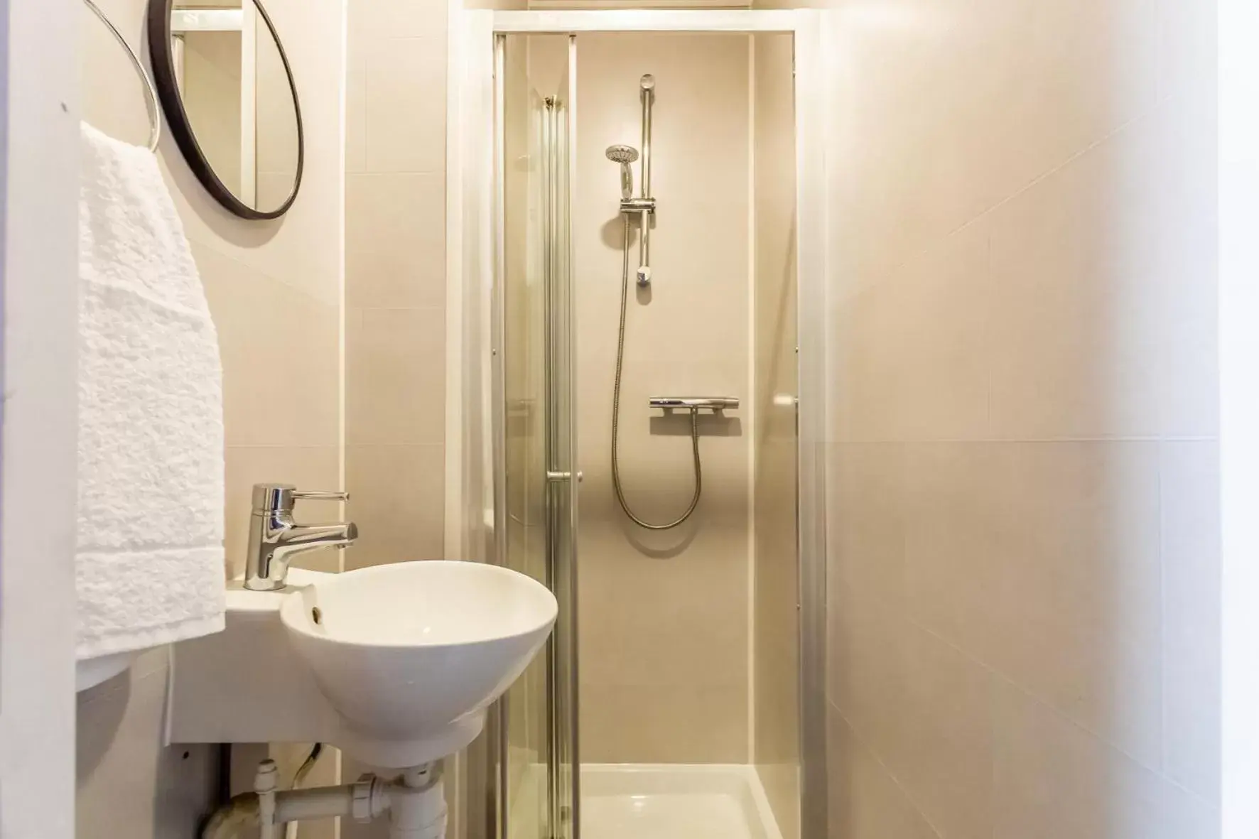 Bathroom in Comfy-Stays - Lower Ocean Road