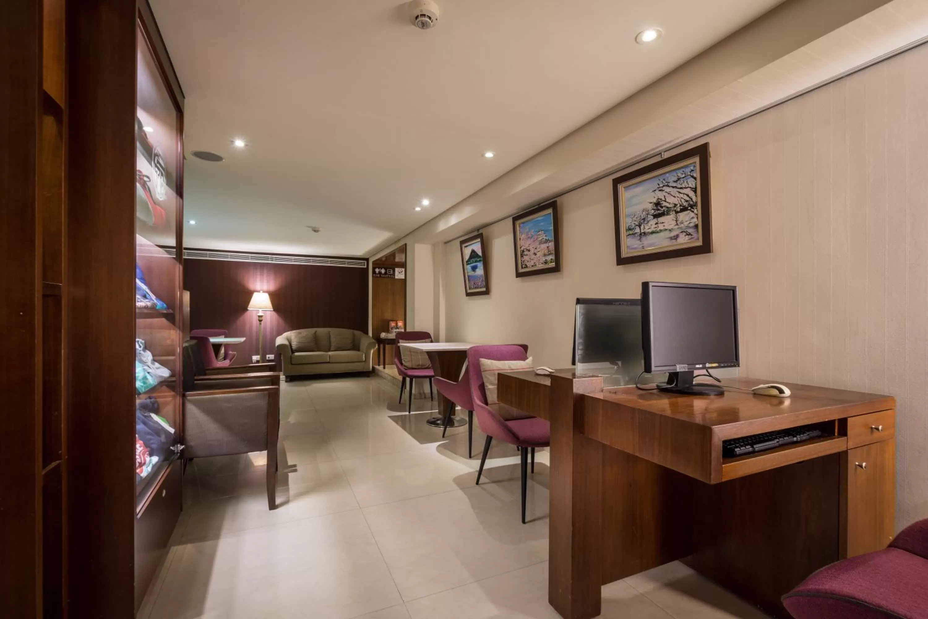 Business facilities, Bed in Delight Hotel