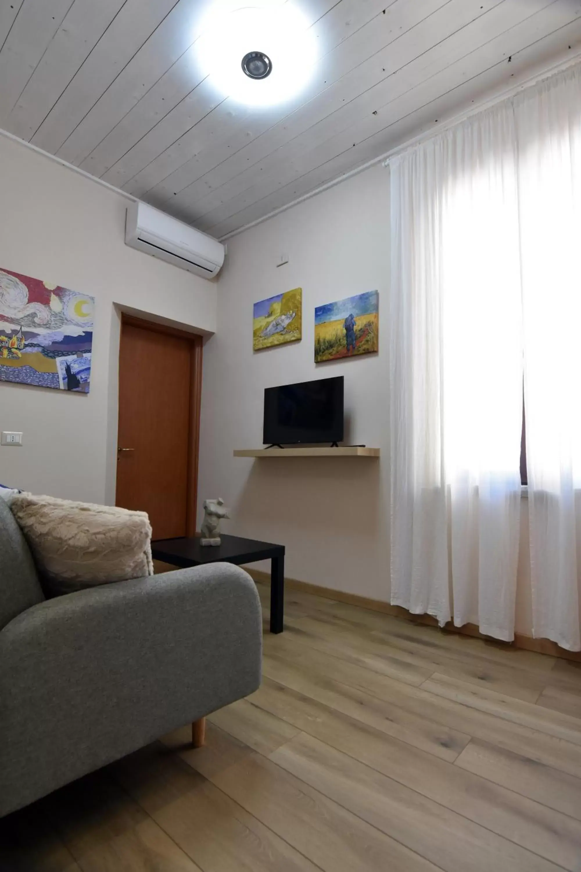 TV/Entertainment Center in Kosentia Bed and Breakfast