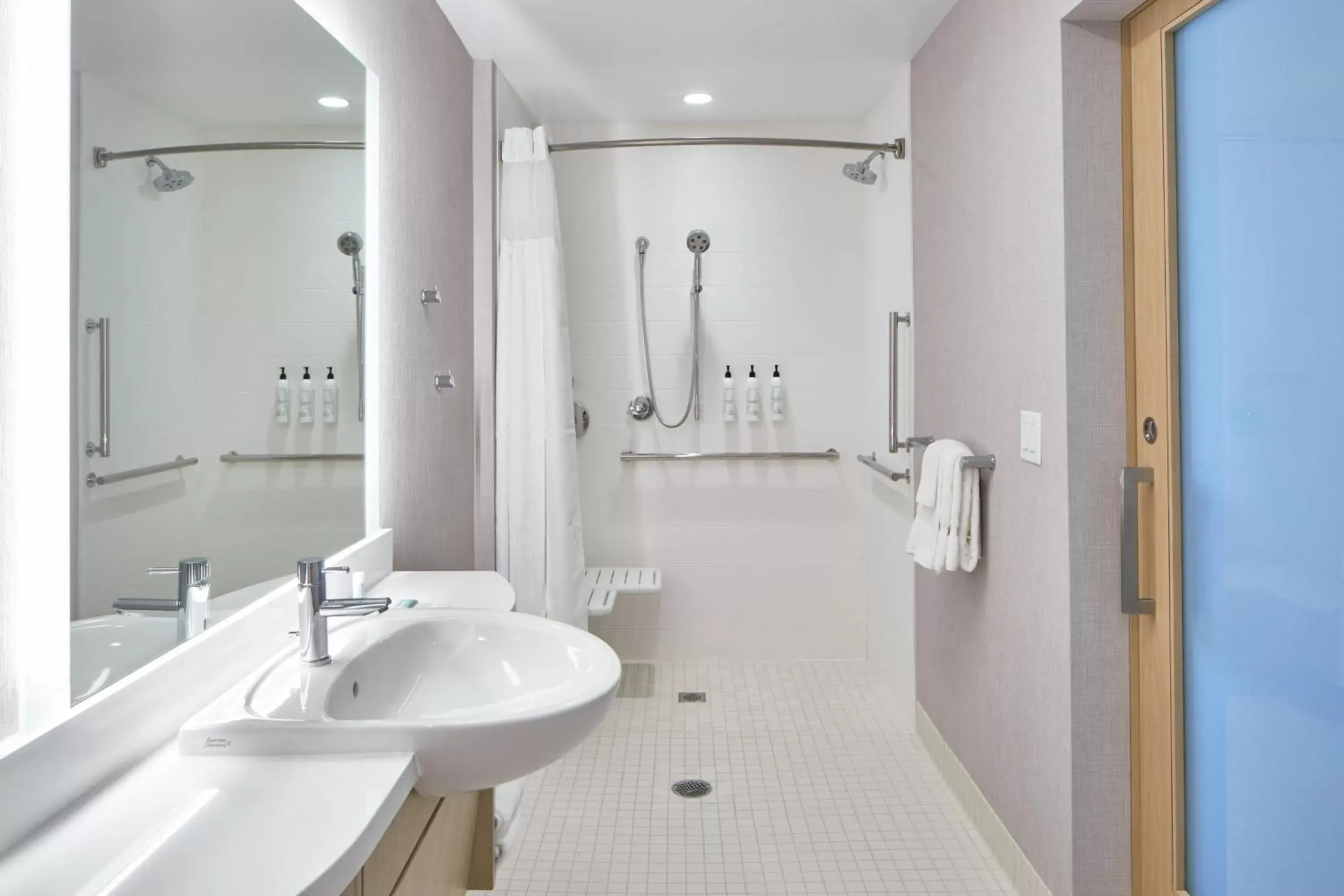 Bathroom in SpringHill Suites by Marriott Jacksonville Beach Oceanfront