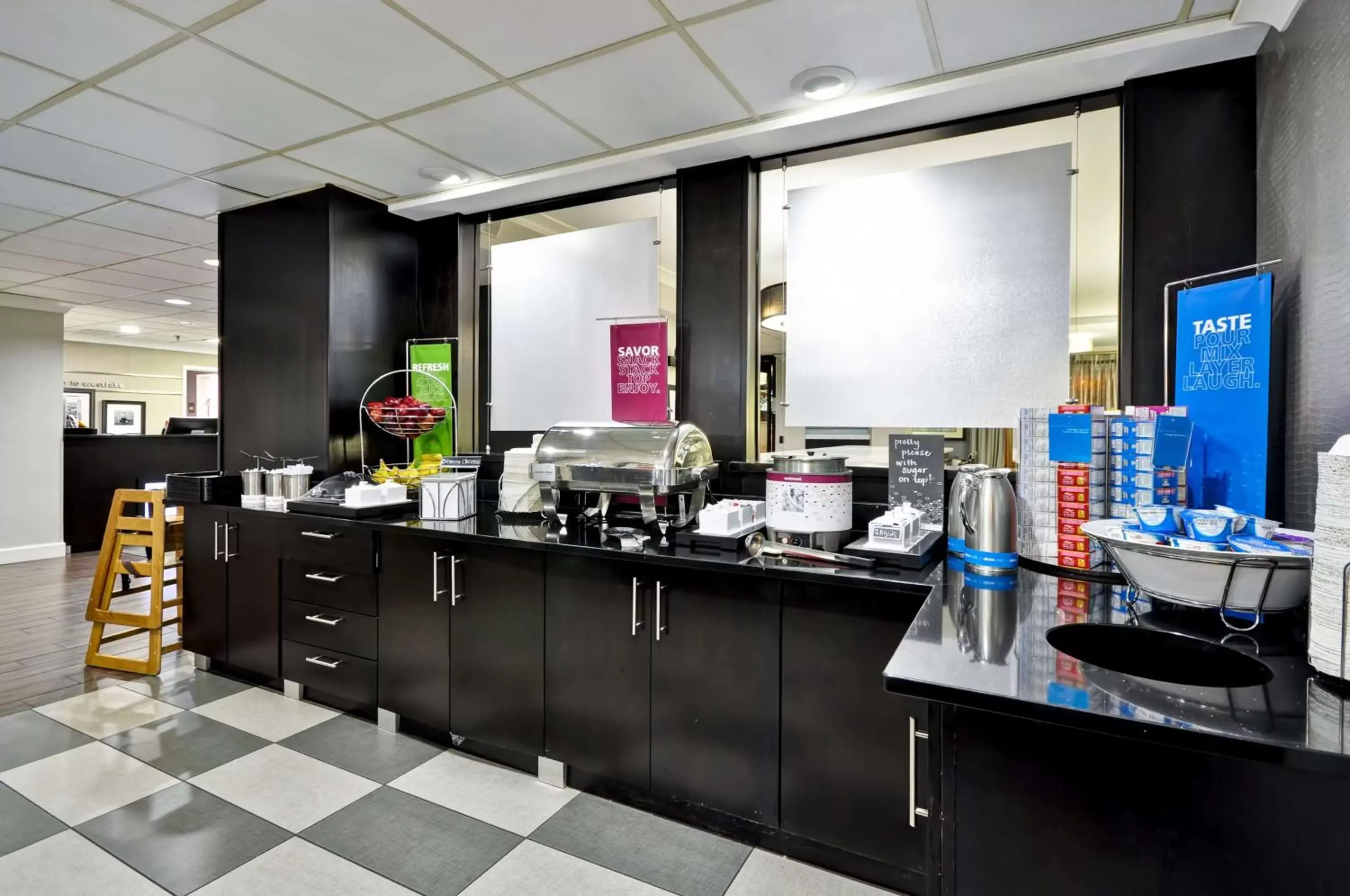 Dining area, Restaurant/Places to Eat in Hampton Inn Cleveland-Westlake