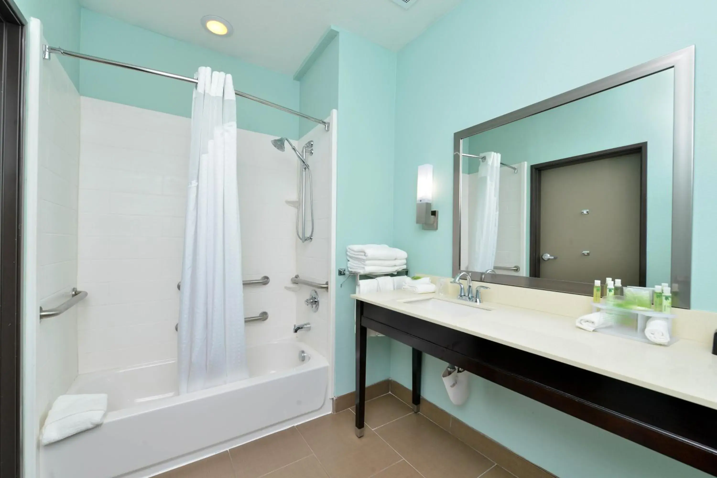Photo of the whole room, Bathroom in Holiday Inn Express & Suites Austin South, an IHG Hotel