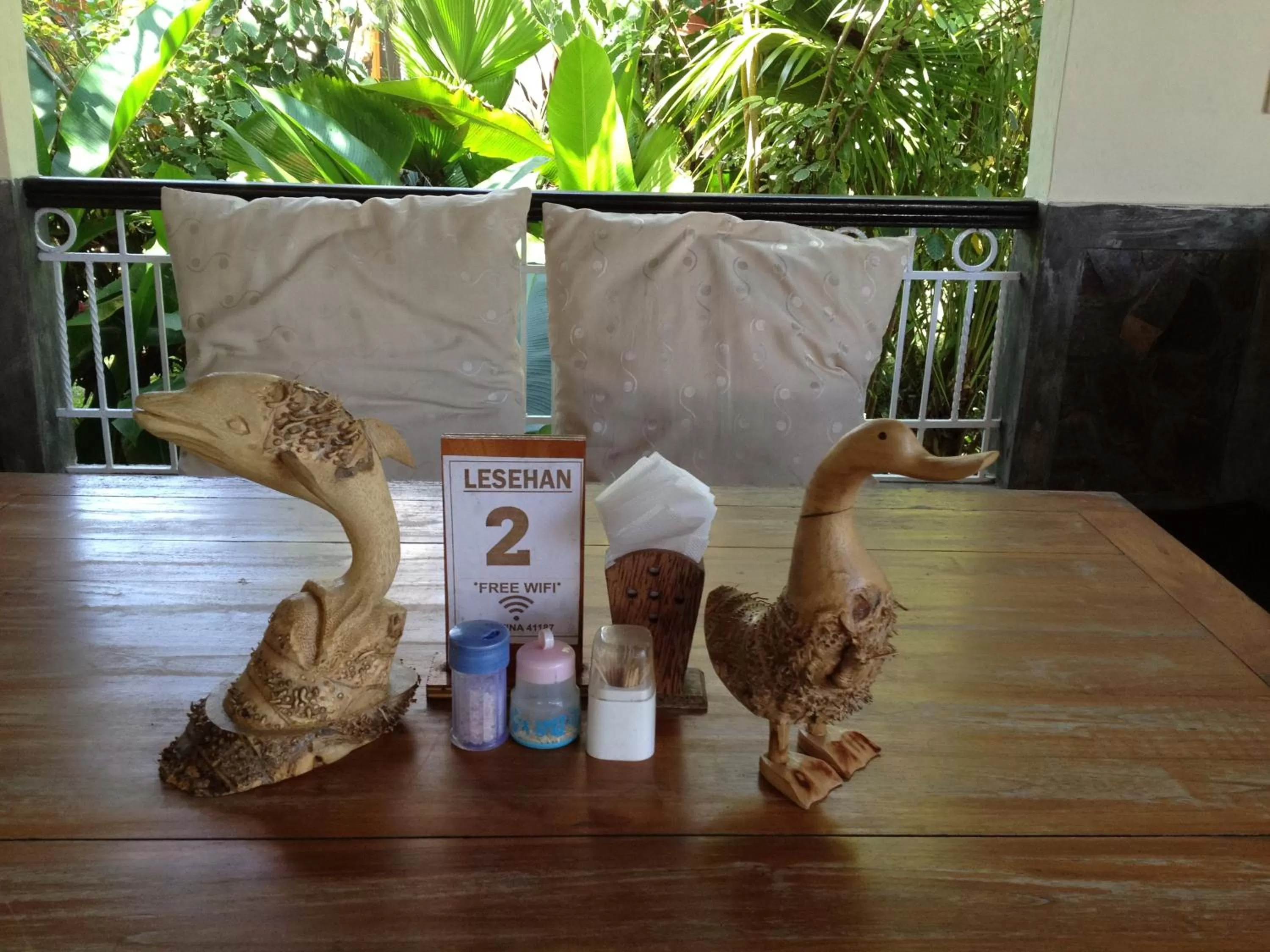 Restaurant/places to eat in Astina Hotel