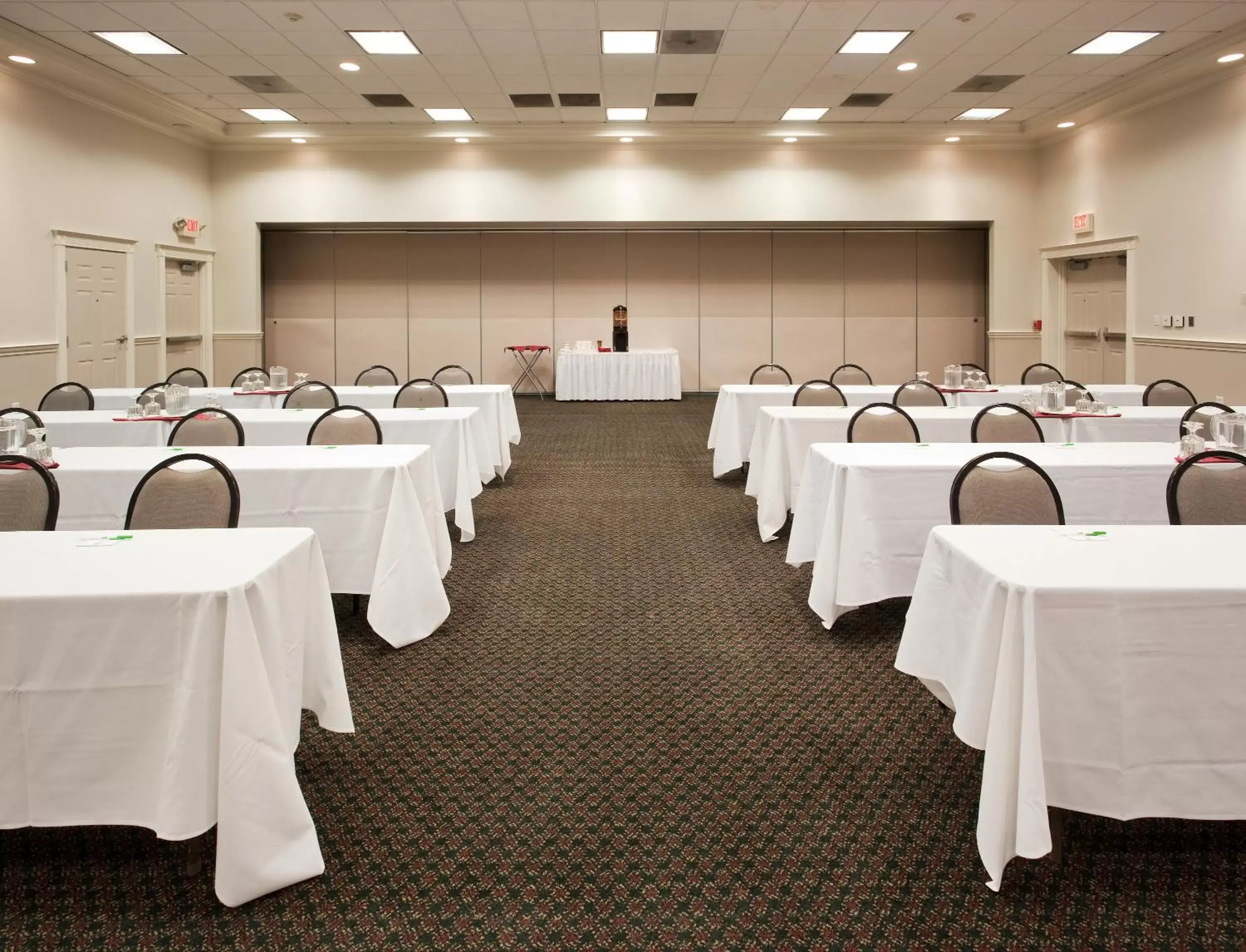Meeting/conference room in Holiday Inn Redding, an IHG Hotel
