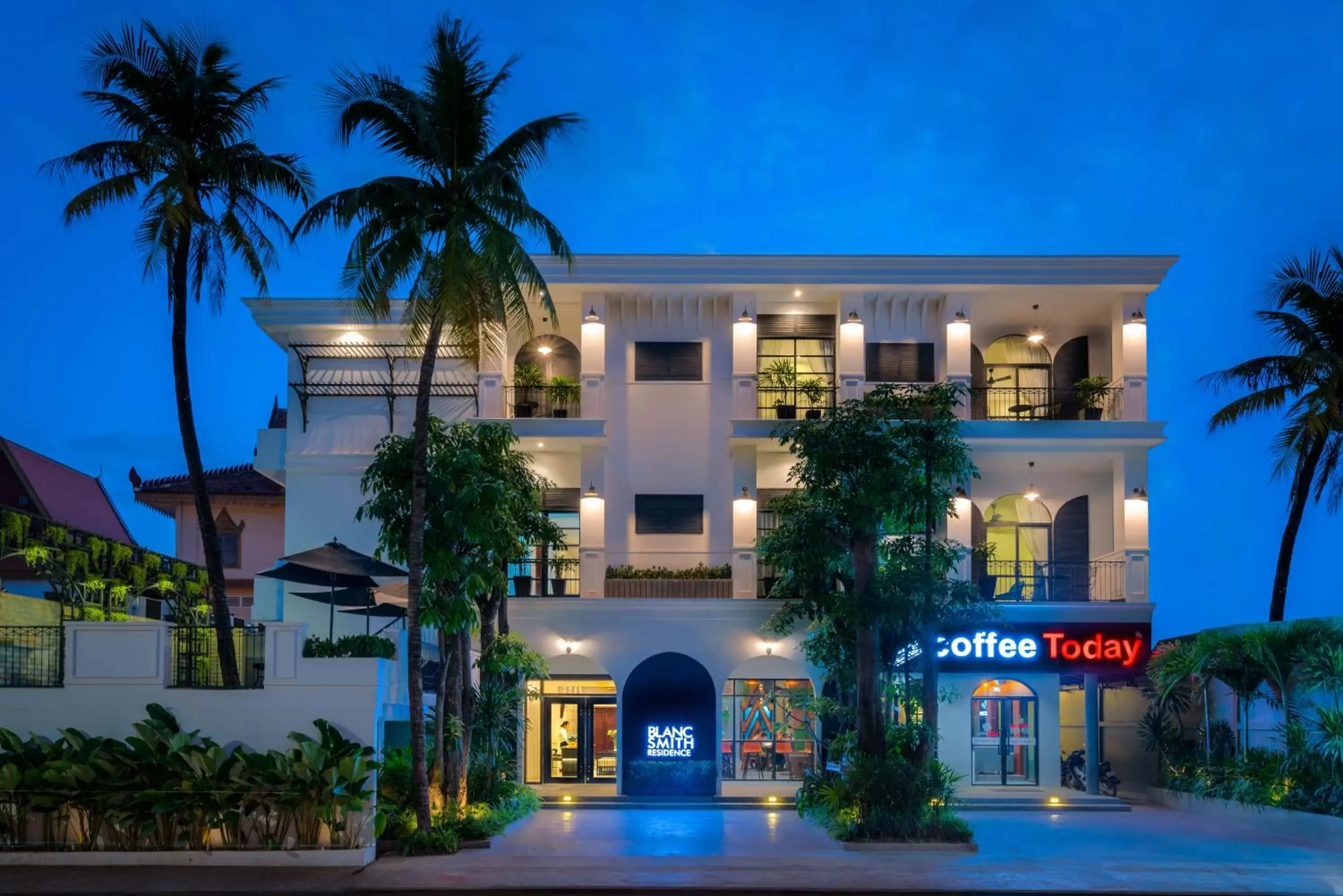 Property building in Blanc Smith Residence Property building in Blanc Smith Residence