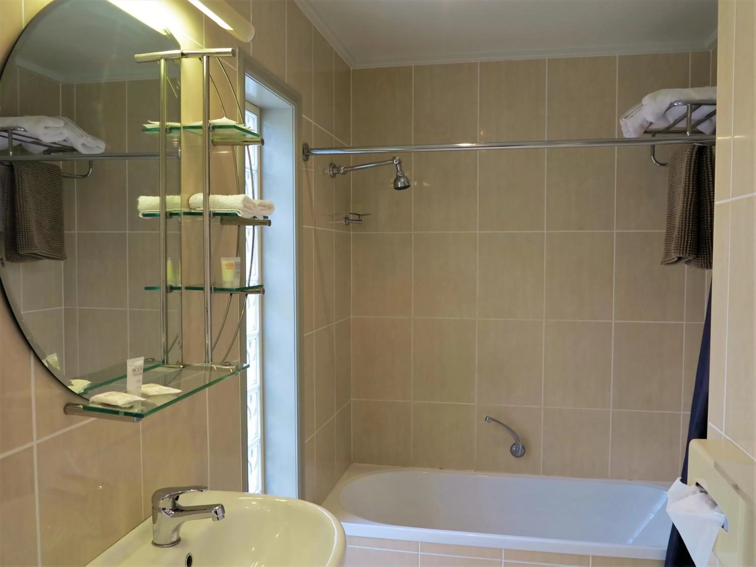 Bathroom in Shangri-La Gardens