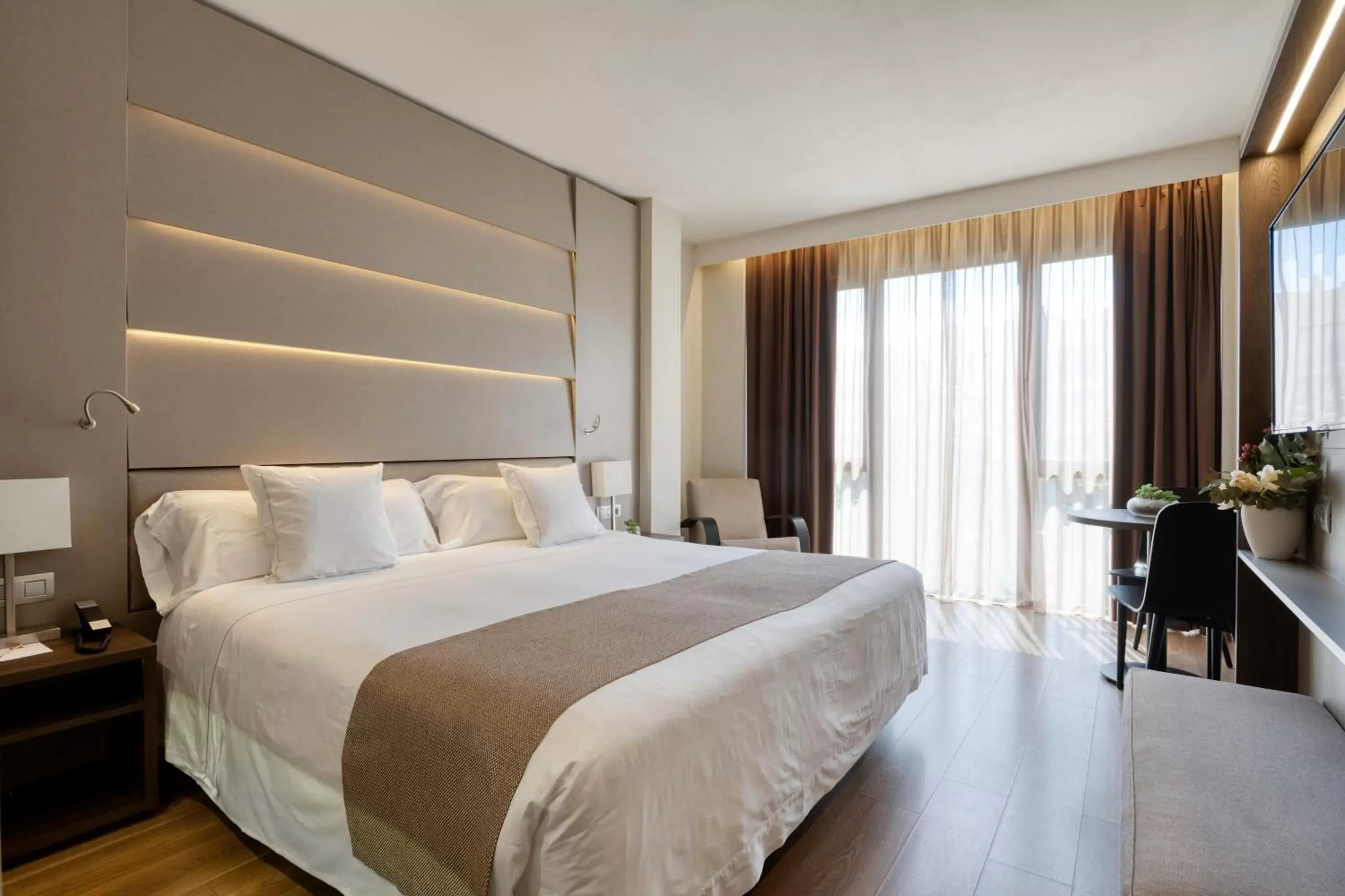 Photo of the whole room, Bed in Hotel America Barcelona