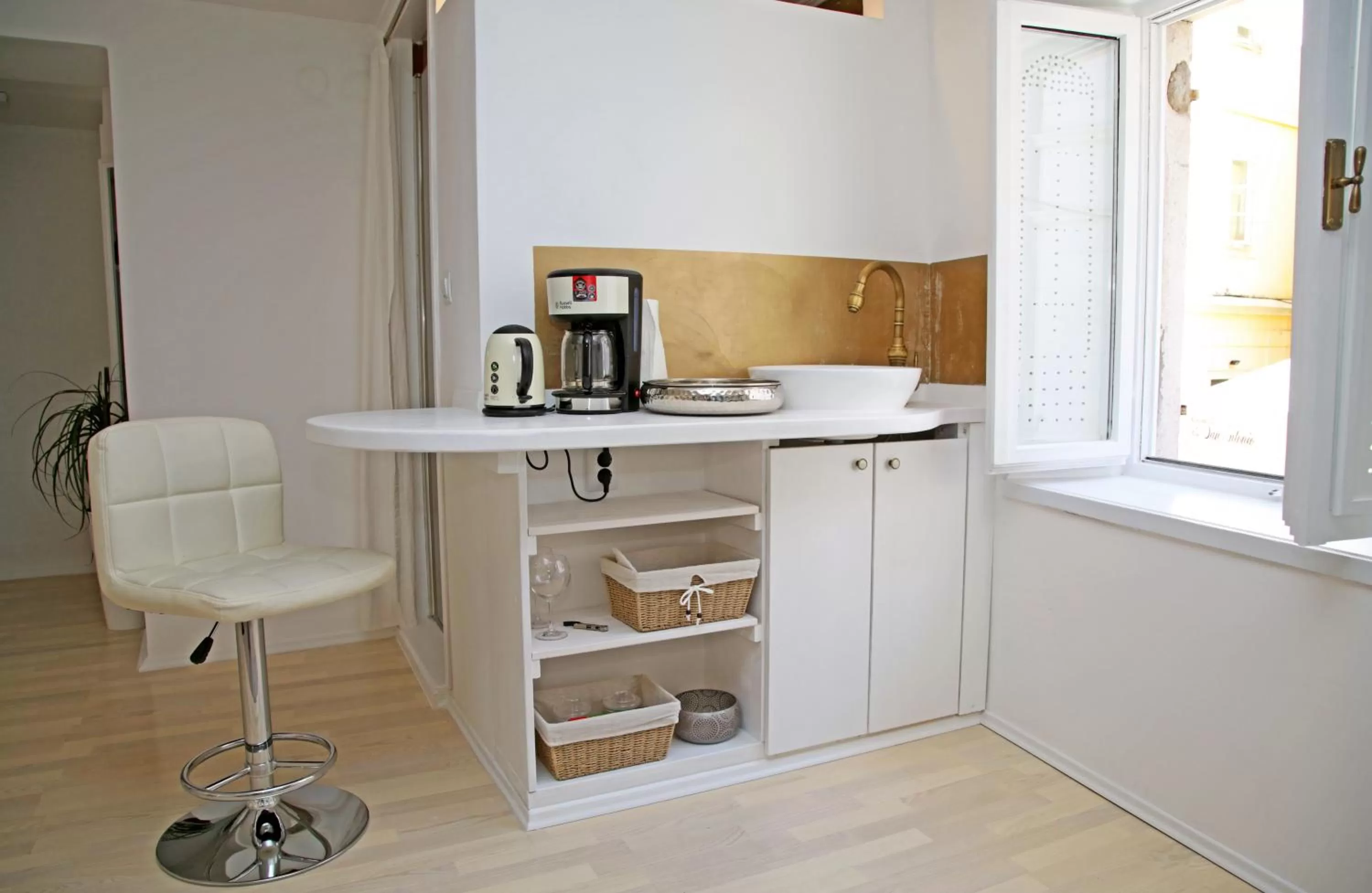 Decorative detail, Kitchen/Kitchenette in Swan City Apartment & Room