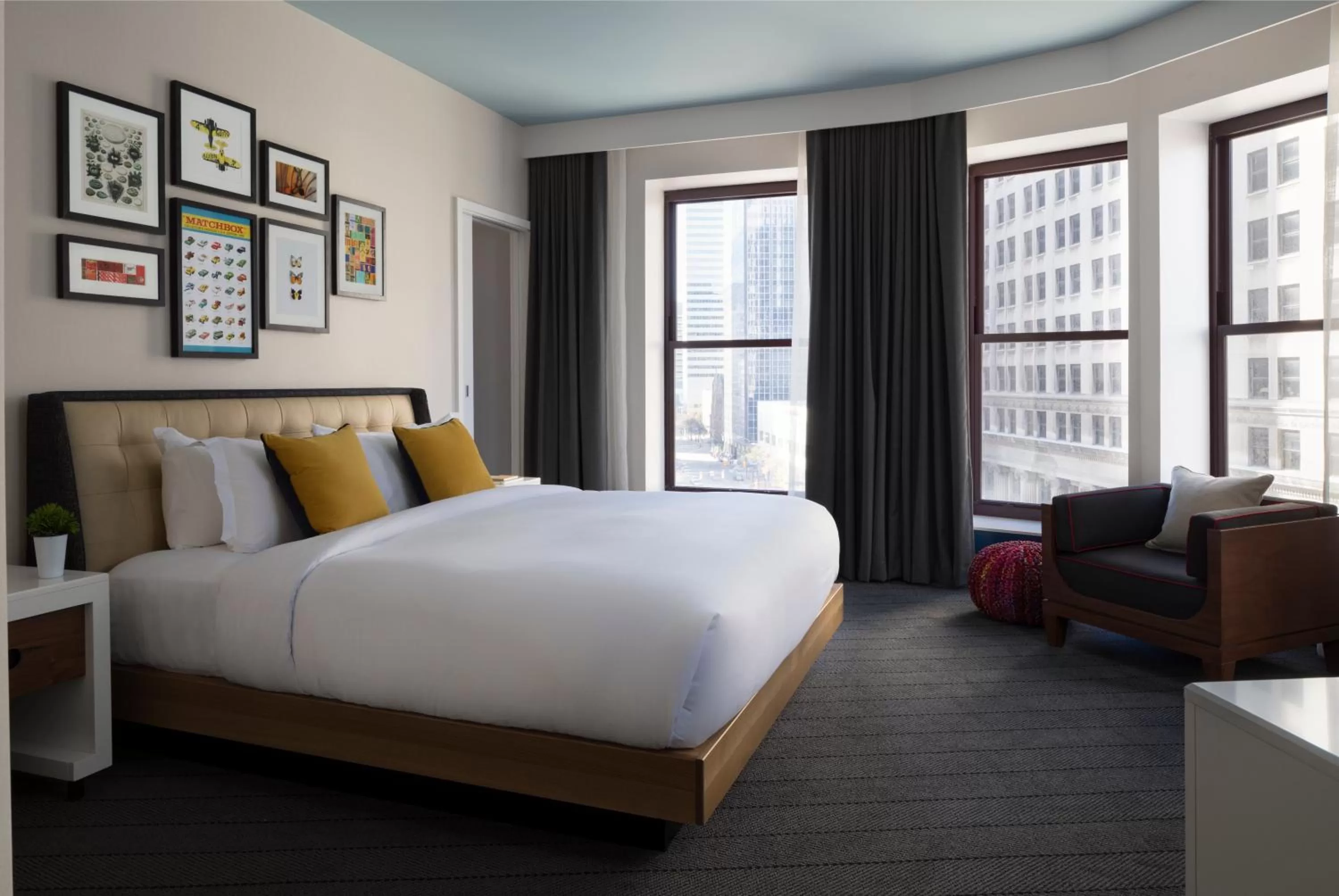 Photo of the whole room, Bed in Kimpton Schofield Hotel by IHG