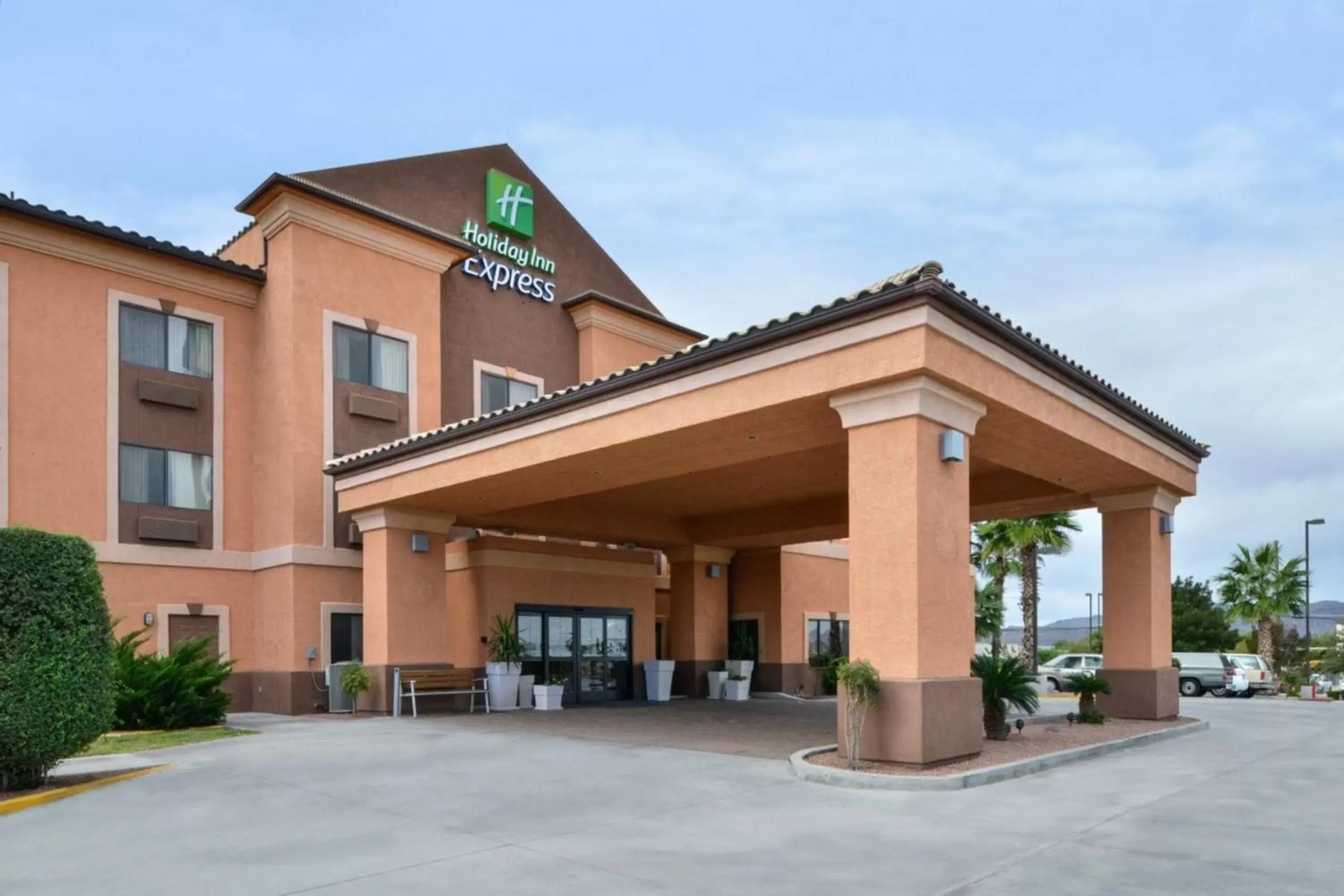 Property Building in Holiday Inn Express Kingman, an IHG Hotel