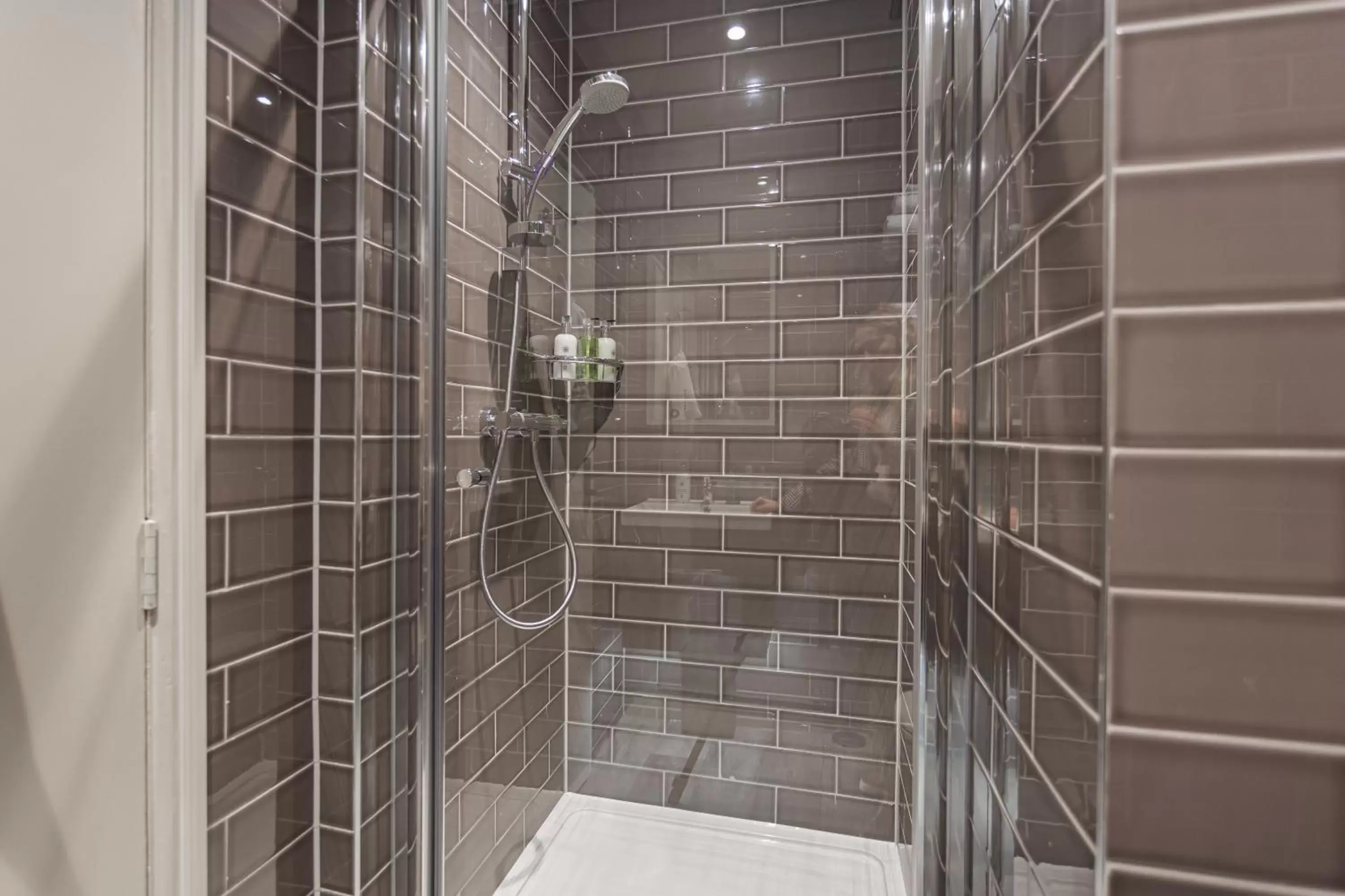 Bathroom in The George Hotel, Amesbury, Wiltshire