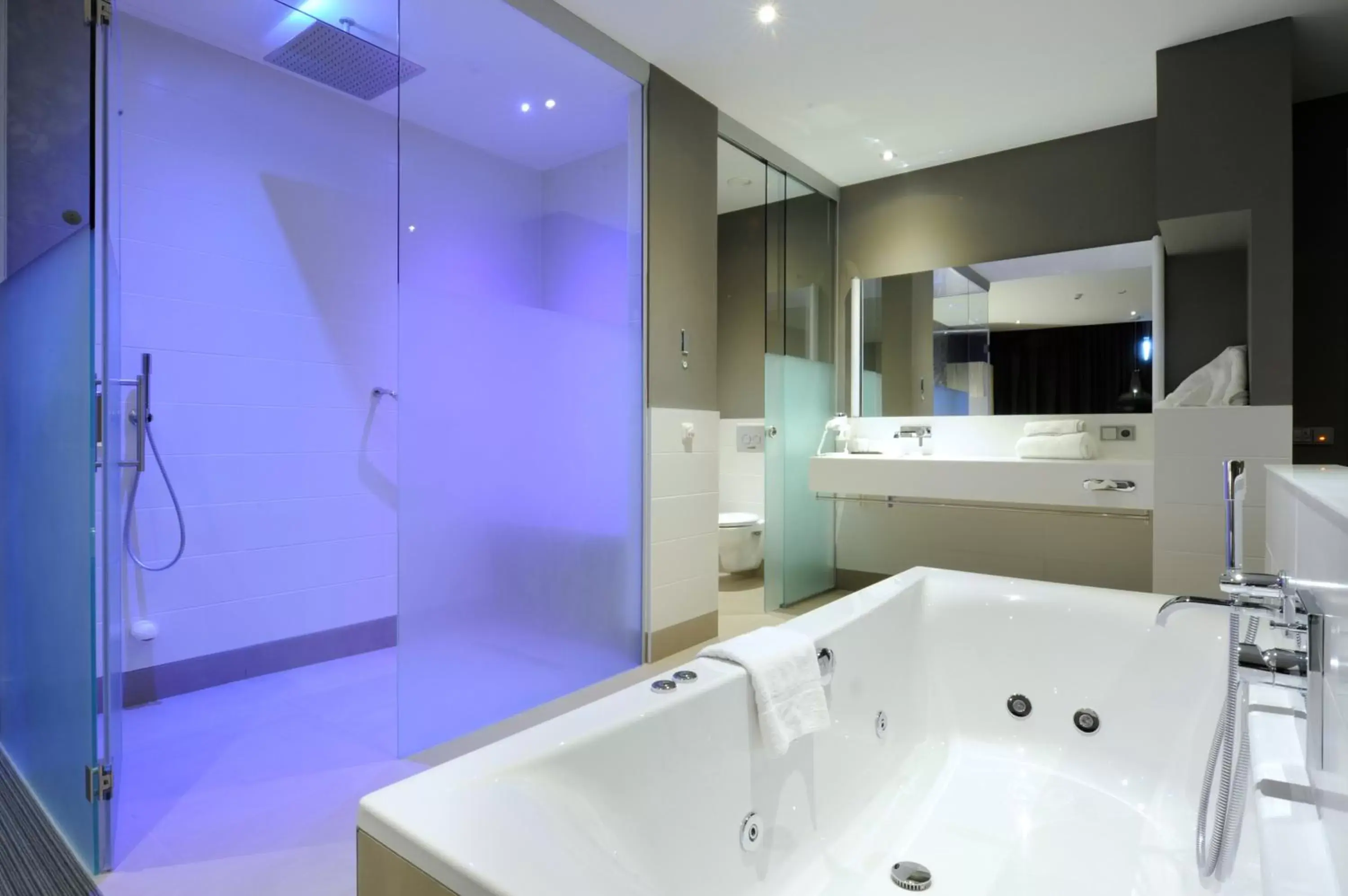 Shower, Bathroom in Van der Valk Hotel Brussels Airport