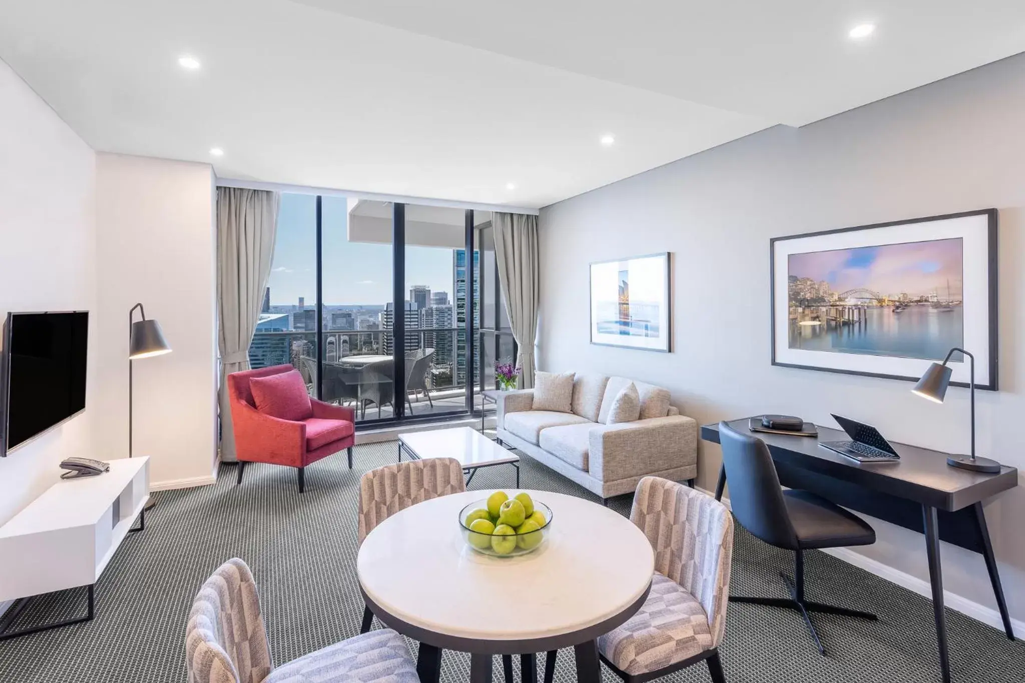 TV and multimedia, Seating Area in Meriton Suites Kent Street, Sydney