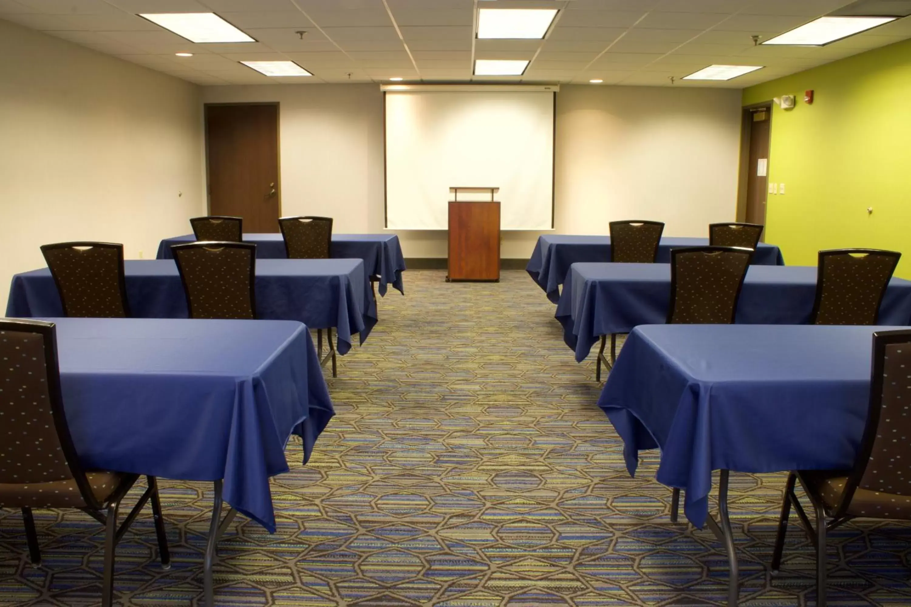 Meeting/conference room in Holiday Inn Express Hotel & Suites-St. Paul, an IHG Hotel