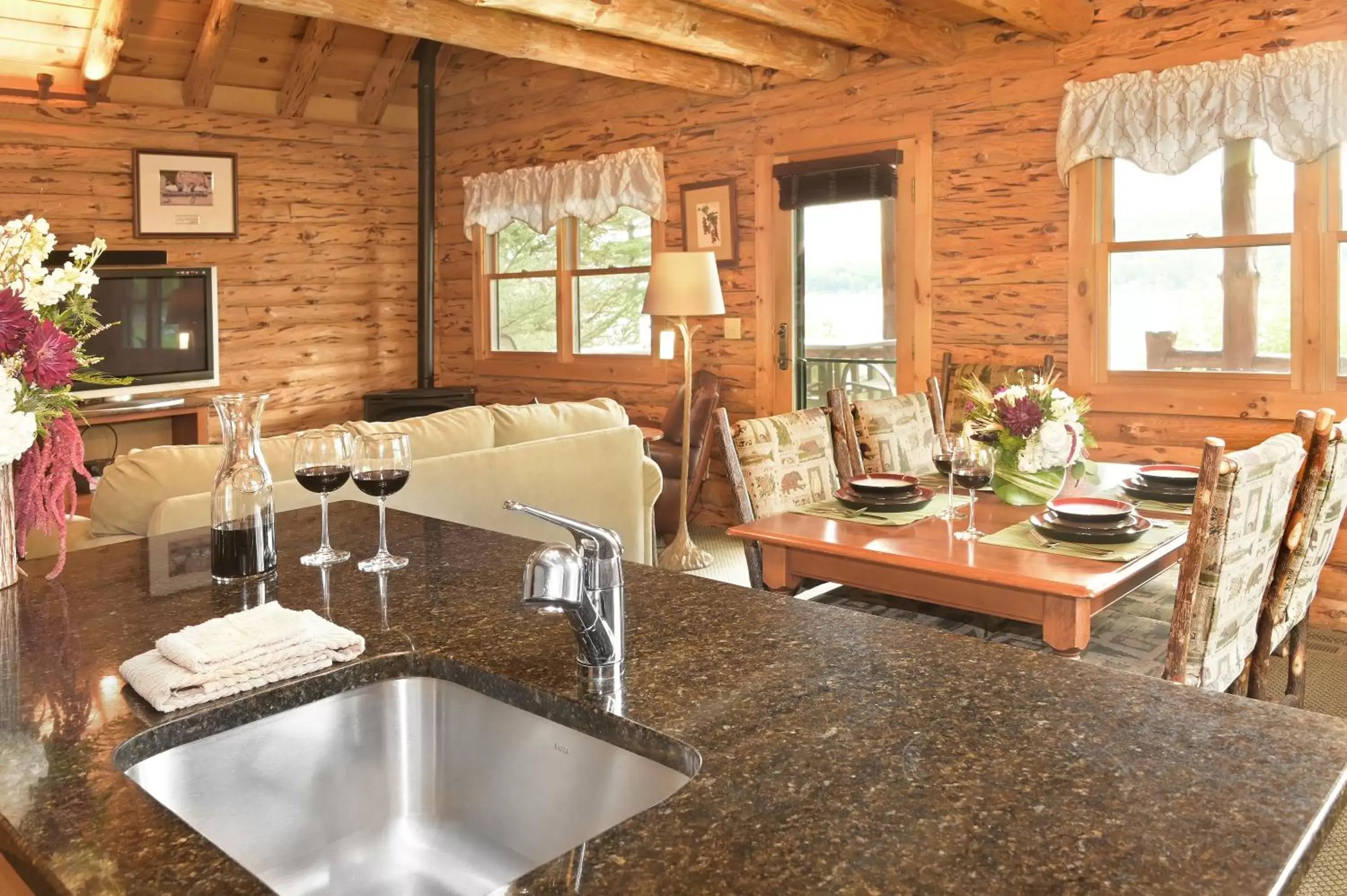 Living room, Seating Area in The Lodges at Cresthaven