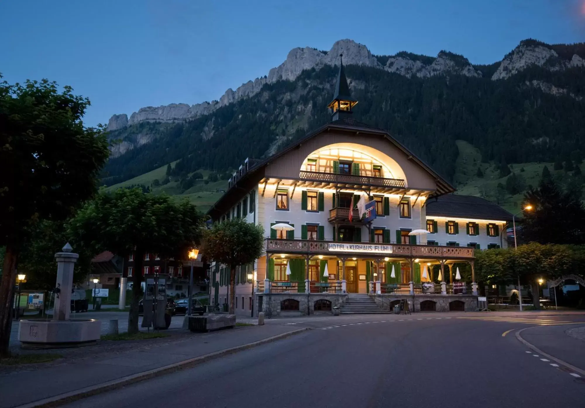 Facade/entrance, Property Building in FLÜHLI Hotel Kurhaus