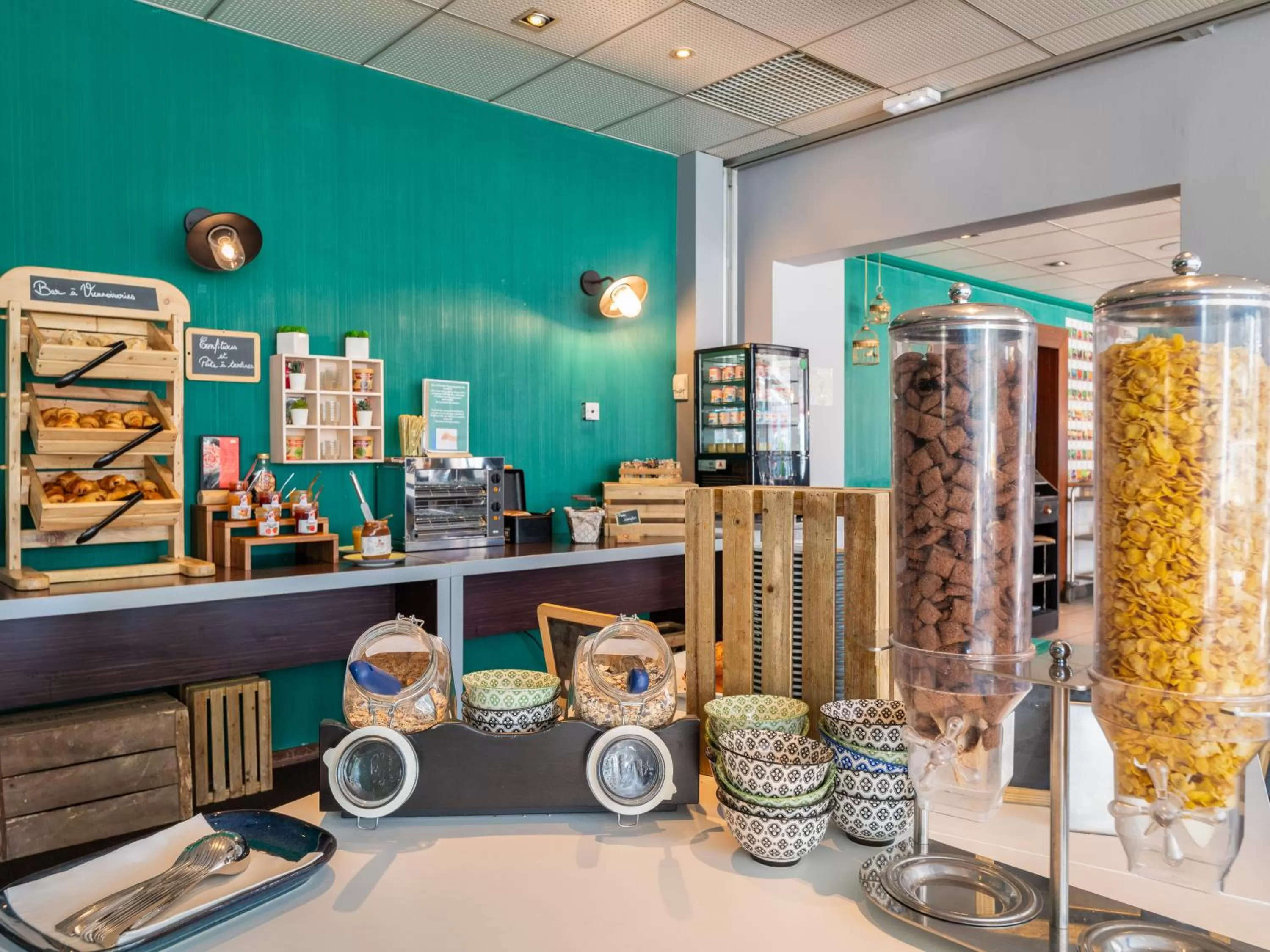 Breakfast in B&B HOTEL Lyon Nord 4 étoiles