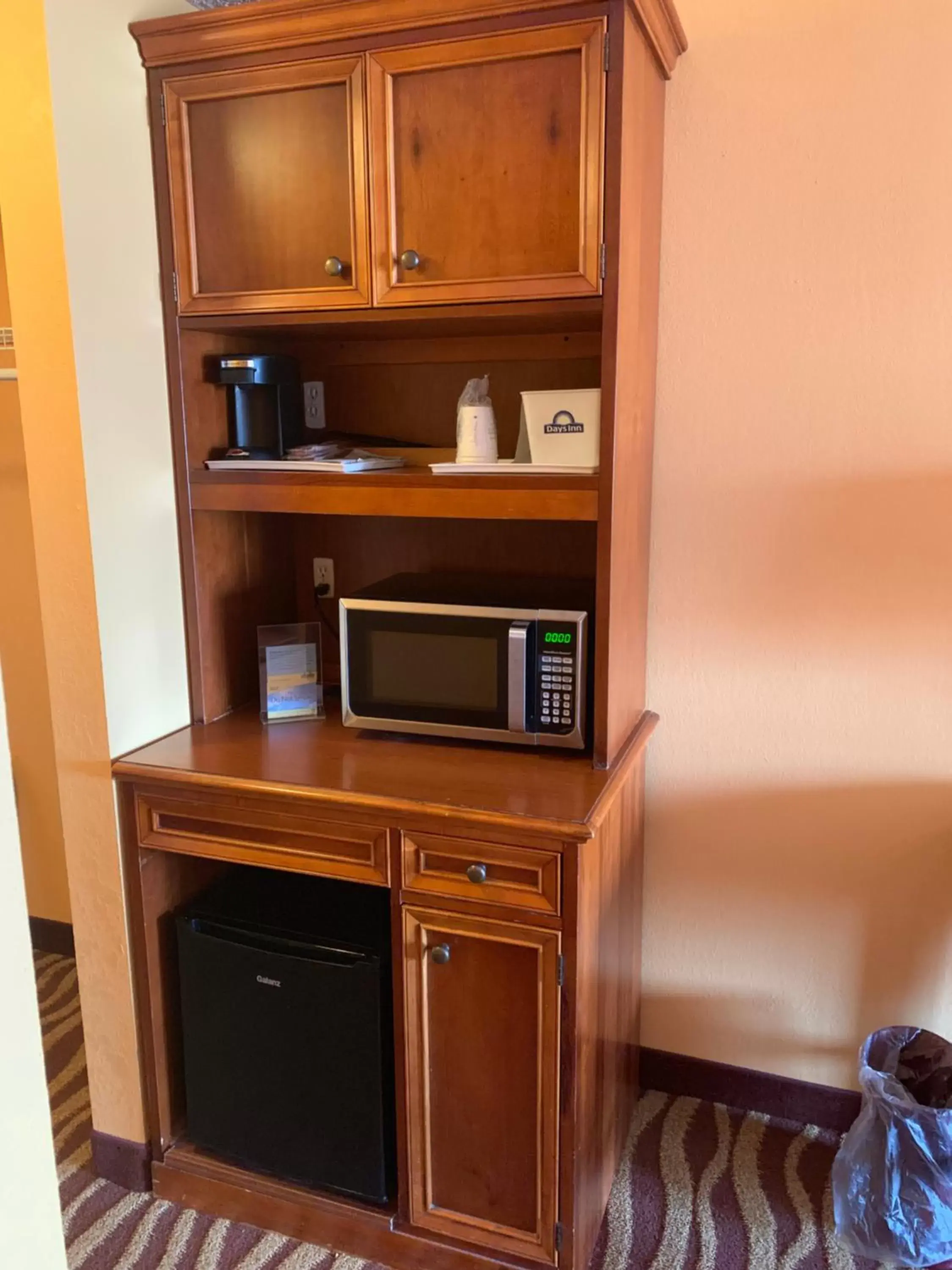 TV/Entertainment Center in Days Inn & Suites by Wyndham Albany