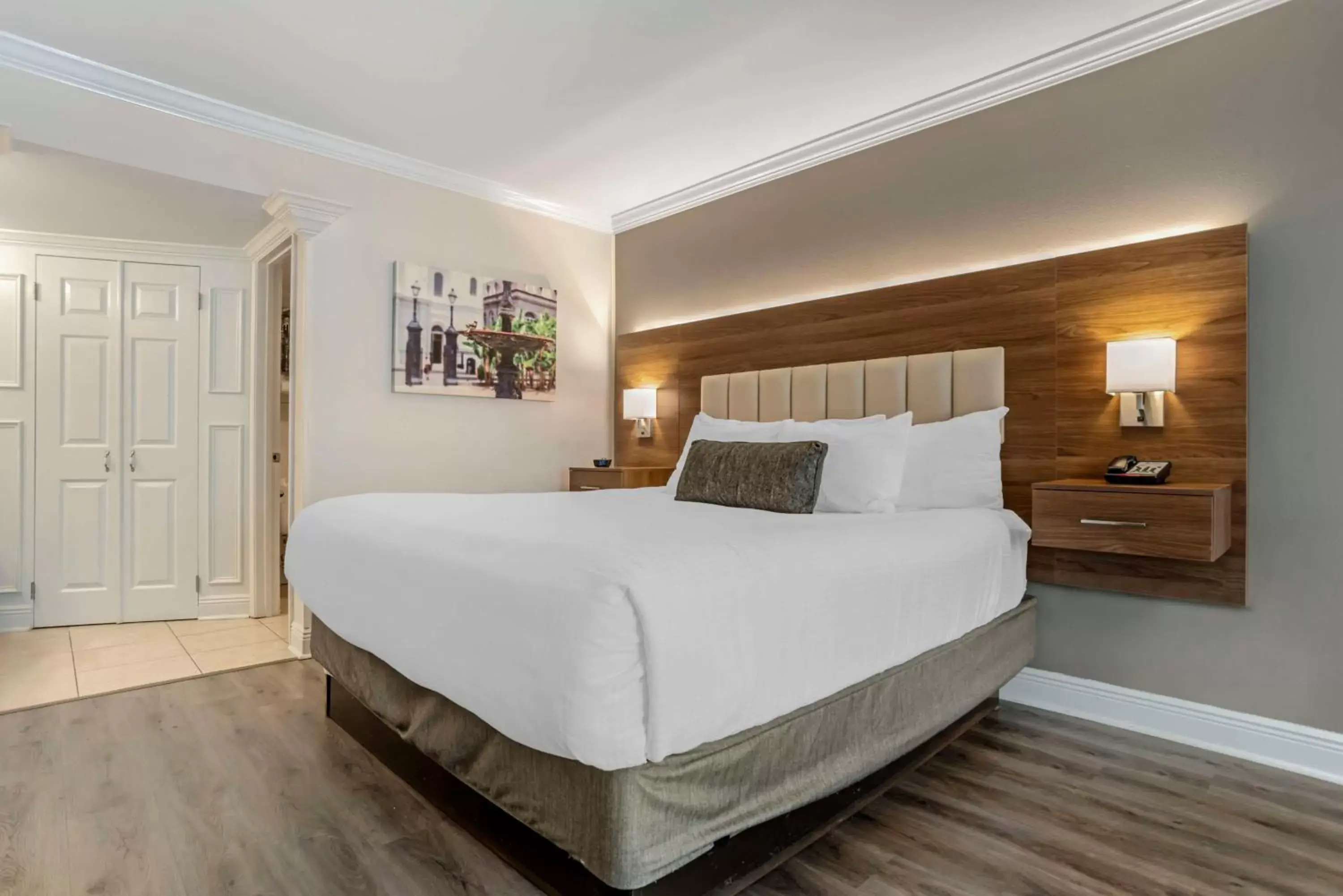 Bedroom, Bed in Best Western Plus Westbank
